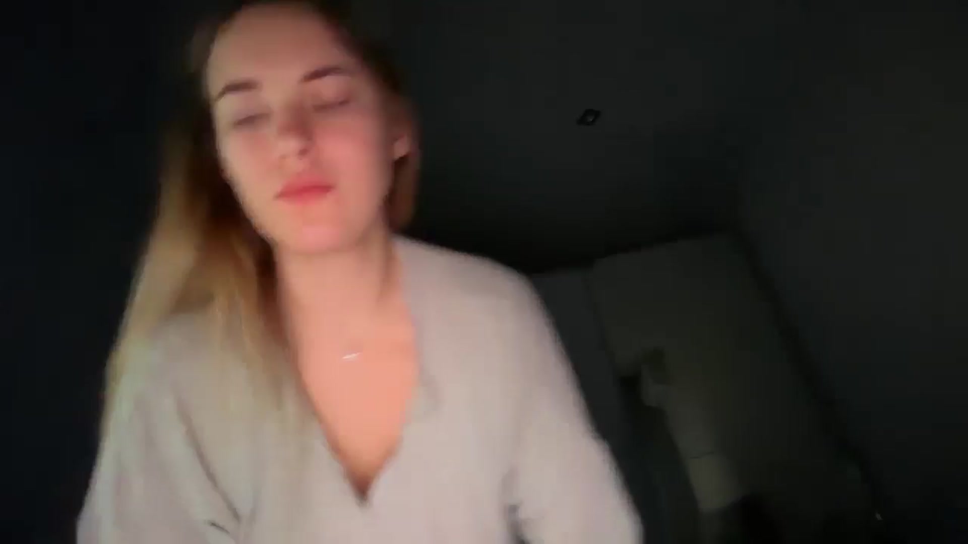 Gallery image thumbnail from SkySunFlower's myfreecams stream on, 01/11/2026, 07:51 image 2 of 20