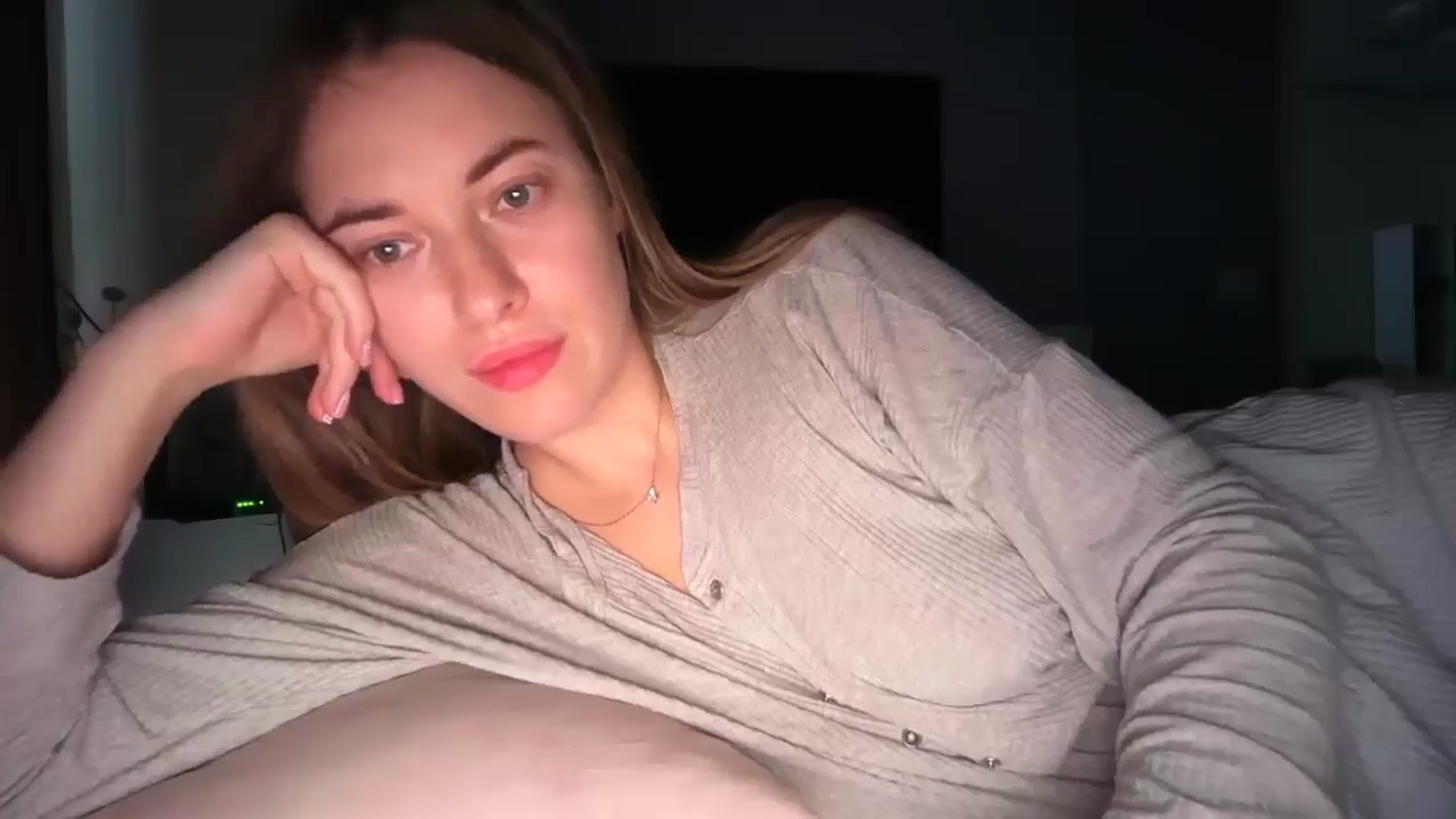 Gallery image thumbnail from SkySunFlower's myfreecams stream on, 01/11/2026, 13:39 image 19 of 20