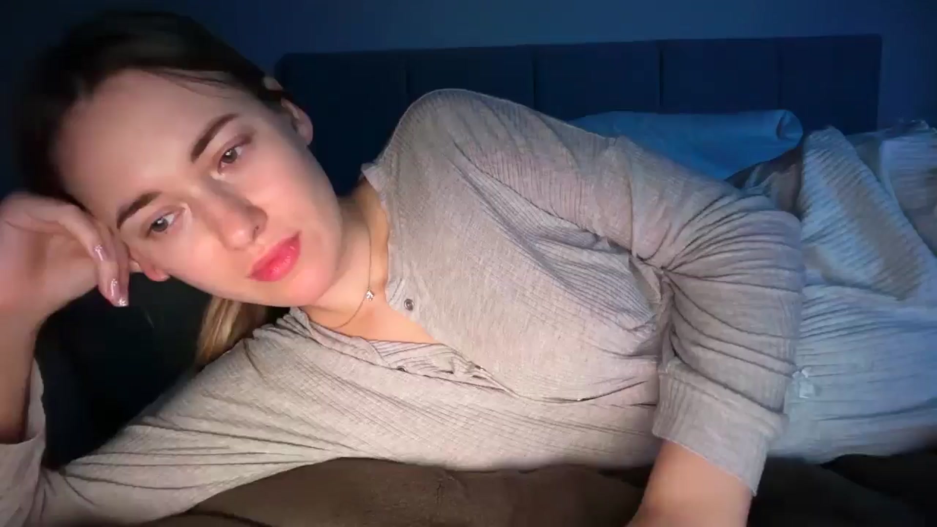 Gallery image thumbnail from SkySunFlower's myfreecams stream on, 01/11/2026, 15:25 image 18 of 20