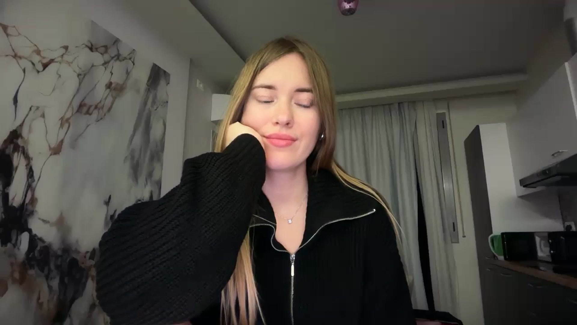 Gallery image thumbnail from SkySunFlower's myfreecams stream on, 01/12/2026, 04:39 image 10 of 20