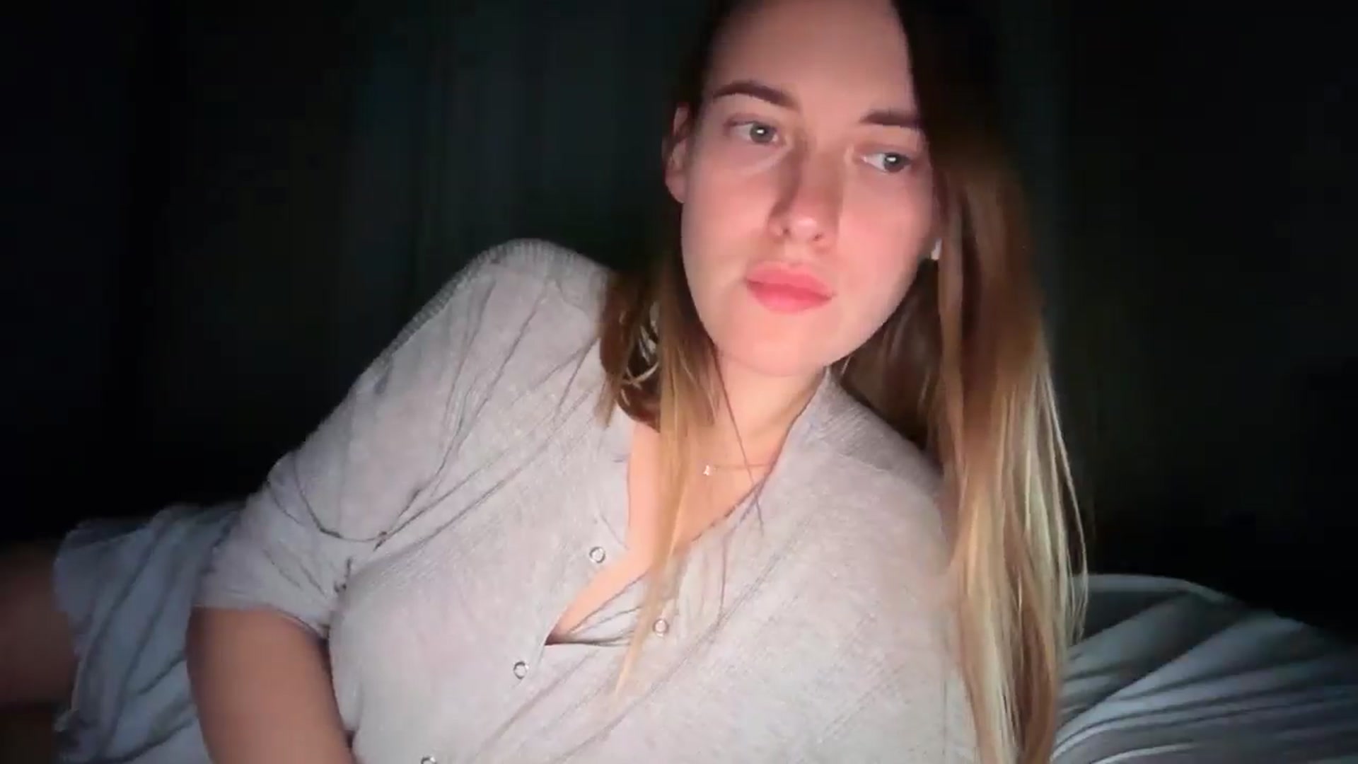 Gallery image thumbnail from SkySunFlower's myfreecams stream on, 01/13/2026, 04:03 image 10 of 20