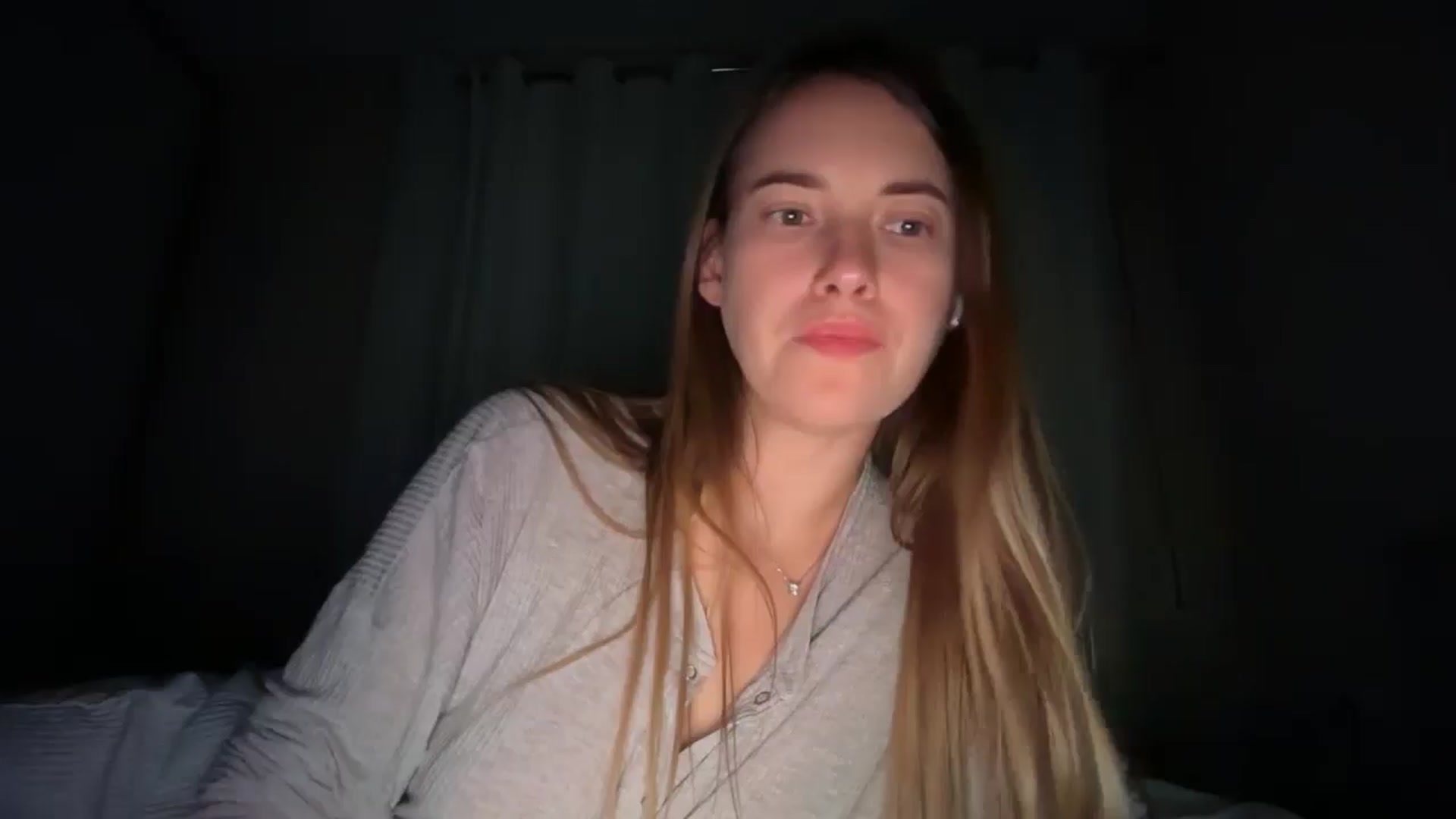 Gallery image thumbnail from SkySunFlower's myfreecams stream on, 01/13/2026, 04:03 image 1 of 20