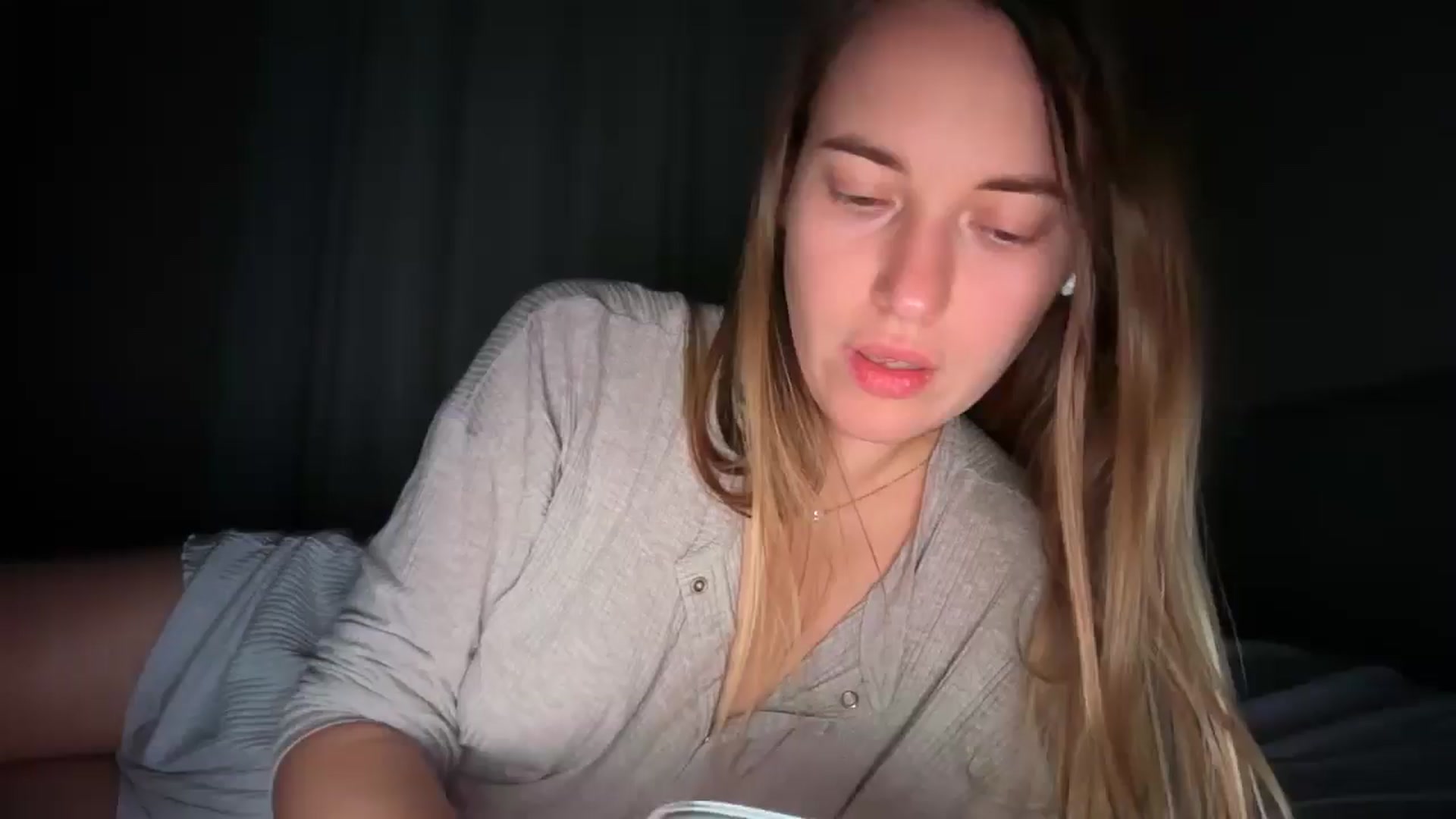 Gallery image thumbnail from SkySunFlower's myfreecams stream on, 01/13/2026, 04:03 image 17 of 20