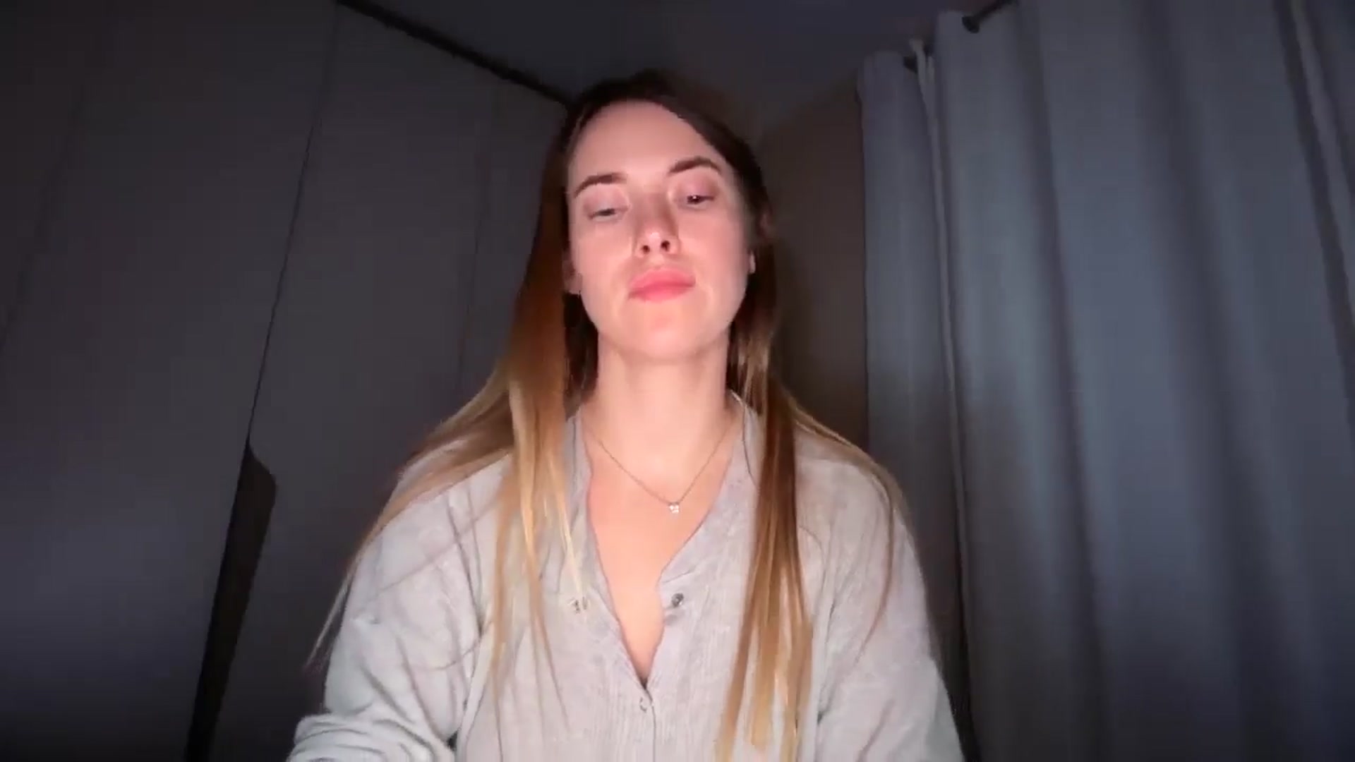 Gallery image thumbnail from SkySunFlower's myfreecams stream on, 01/13/2026, 04:28 image 5 of 20