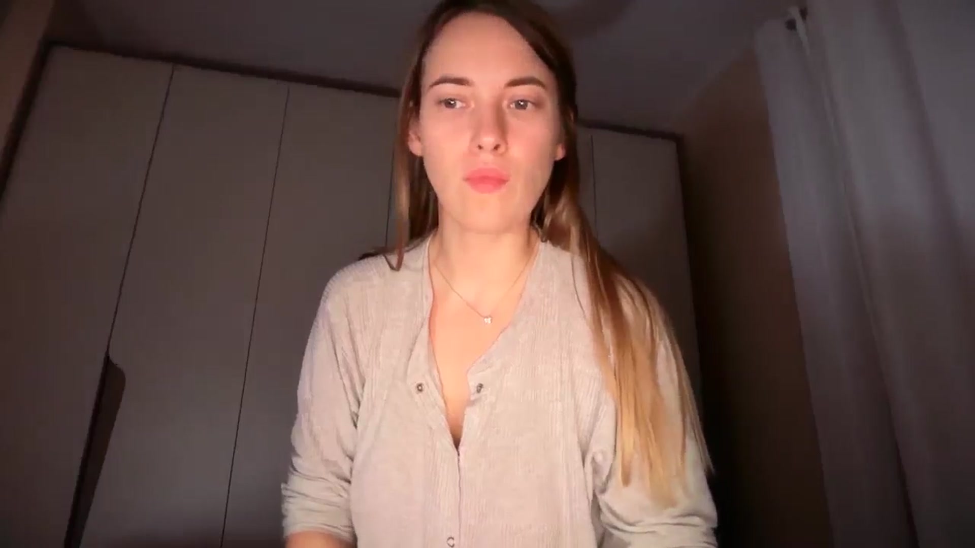 Gallery image thumbnail from SkySunFlower's myfreecams stream on, 01/13/2026, 04:28 image 3 of 20