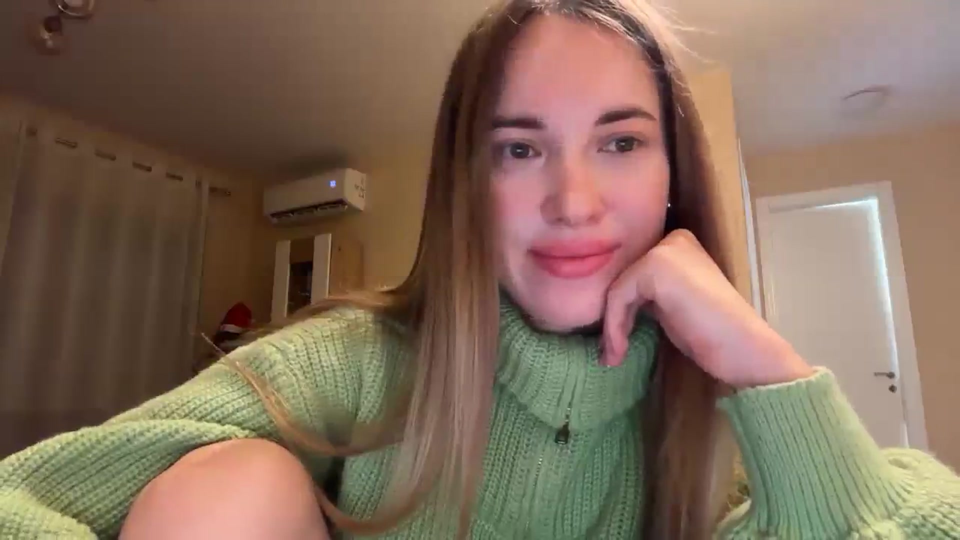 Gallery image thumbnail from SkySunFlower's myfreecams stream on, 01/13/2026, 17:33 image 10 of 20