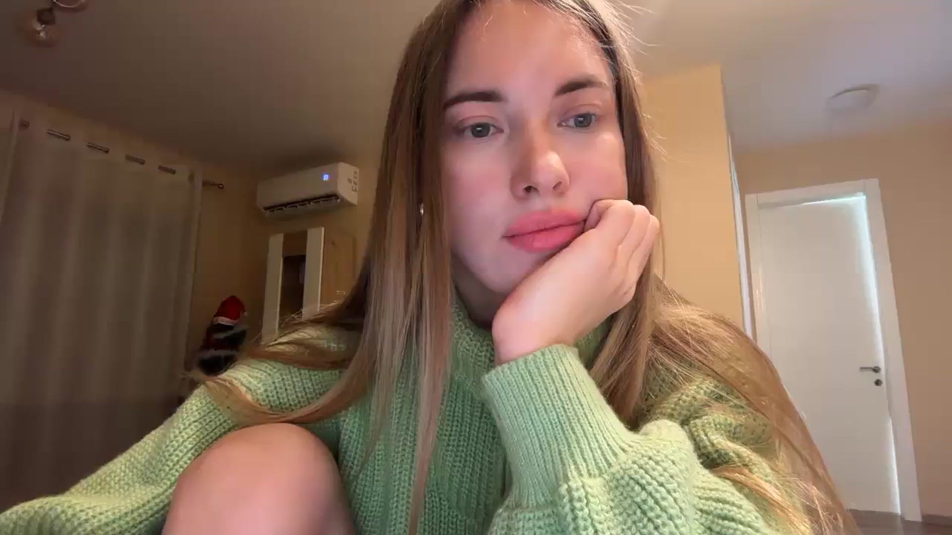 Gallery image thumbnail from SkySunFlower's myfreecams stream on, 01/13/2026, 17:33 image 8 of 20