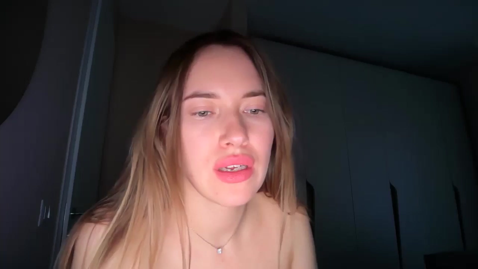 Gallery image thumbnail from SkySunFlower's myfreecams stream on, 01/15/2026, 06:24 image 18 of 20