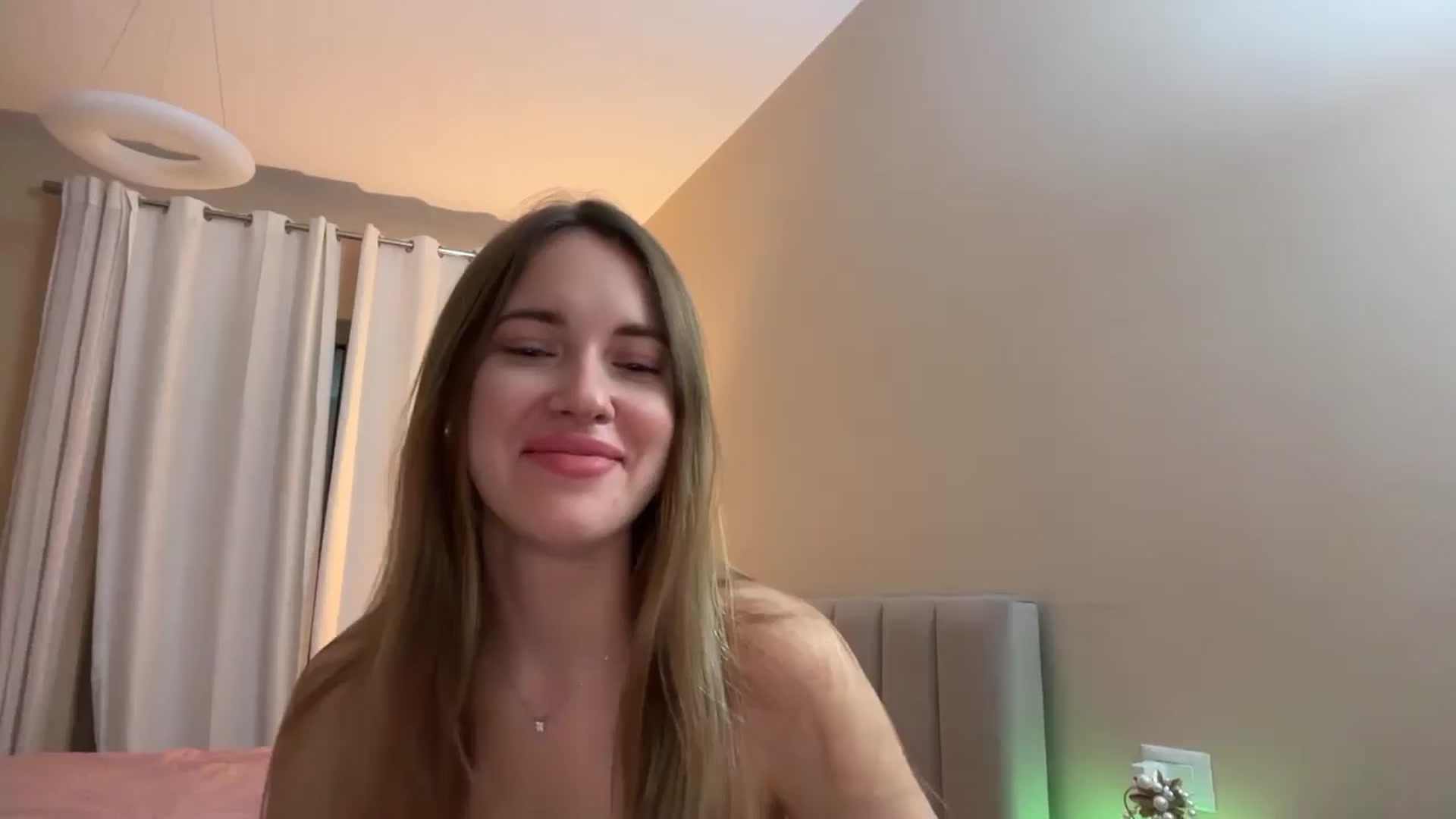 Gallery image thumbnail from SkySunFlower's myfreecams stream on, 01/22/2026, 21:36 image 14 of 20