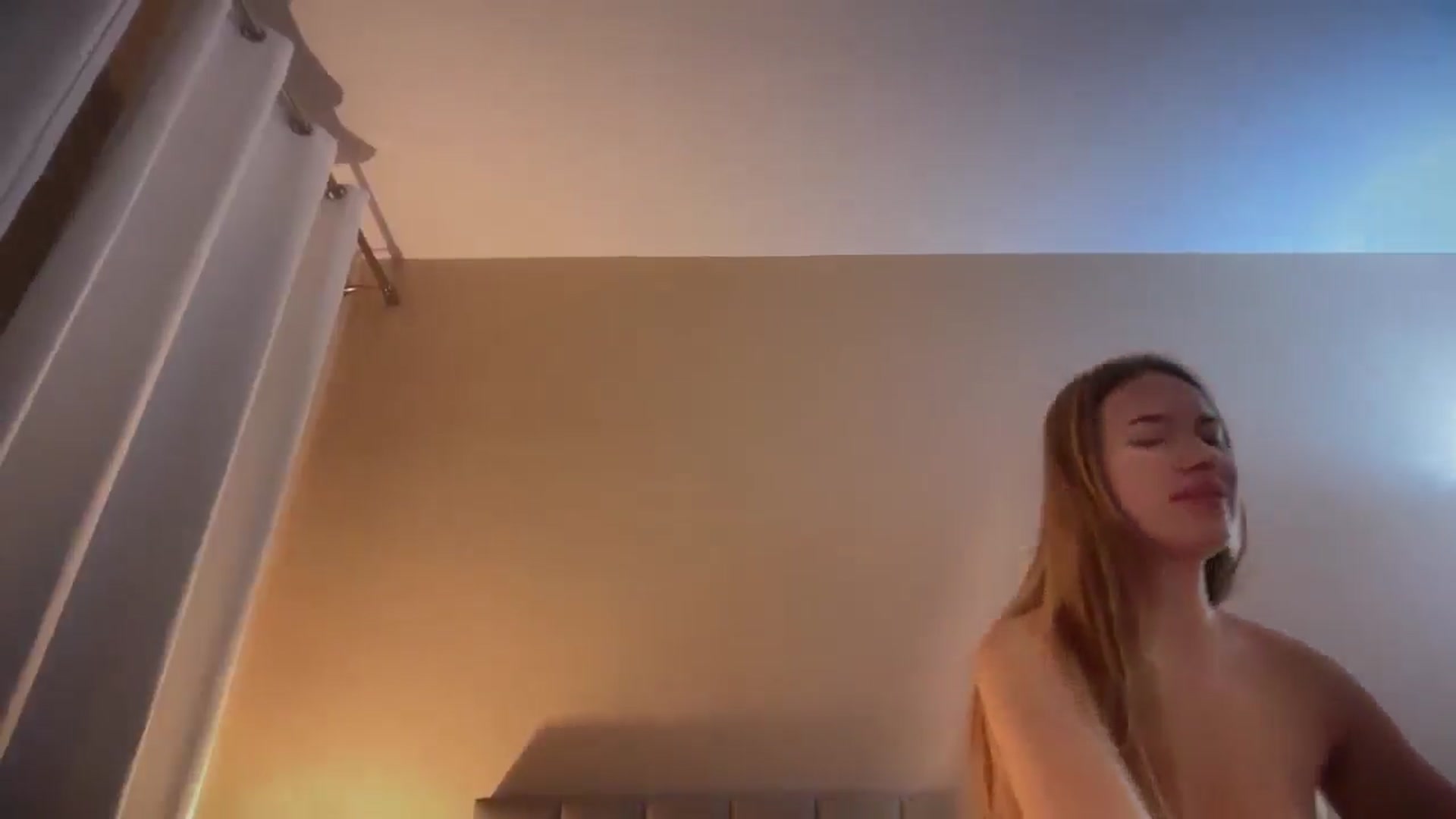 Gallery image thumbnail from SkySunFlower's myfreecams stream on, 01/22/2026, 23:19 image 2 of 20