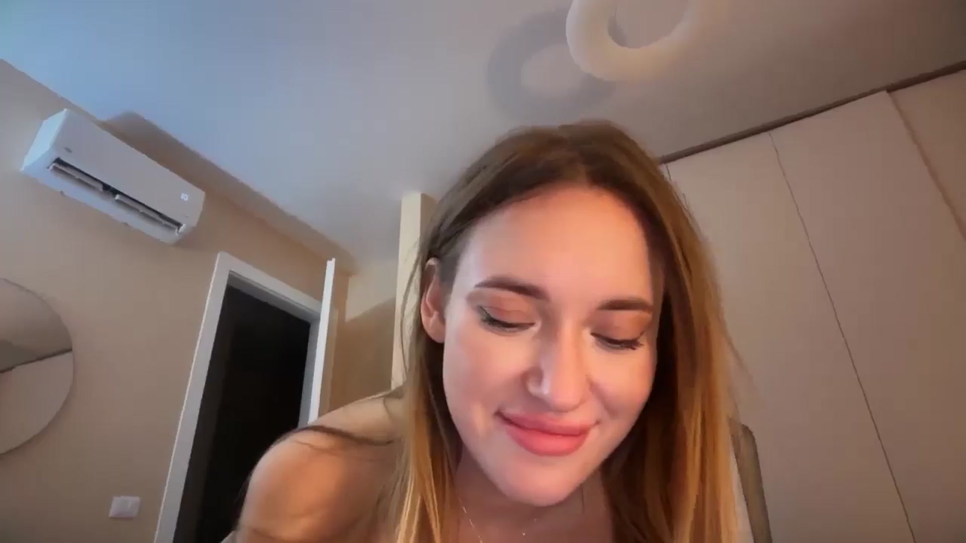 Gallery image thumbnail from SkySunFlower's myfreecams stream on, 01/23/2026, 20:40 image 13 of 20