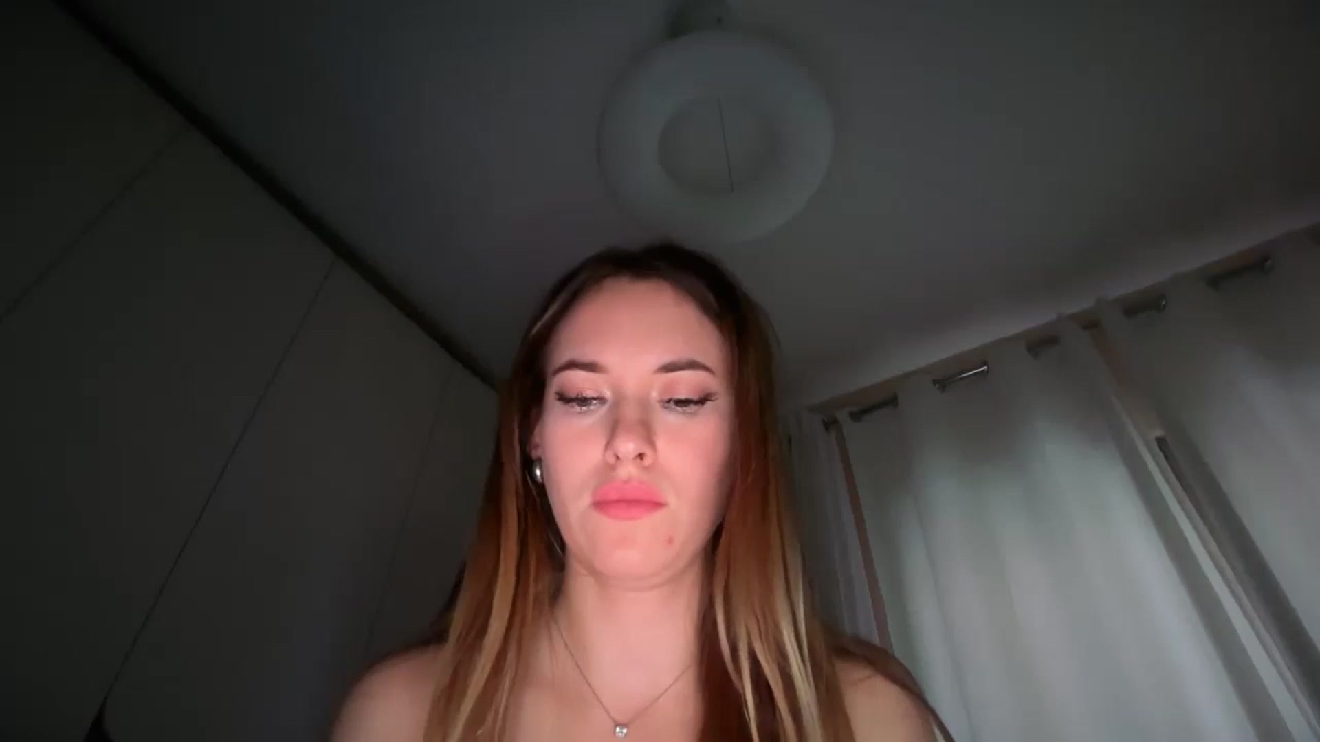 Gallery image thumbnail from SkySunFlower's myfreecams stream on, 01/25/2026, 08:25 image 6 of 20