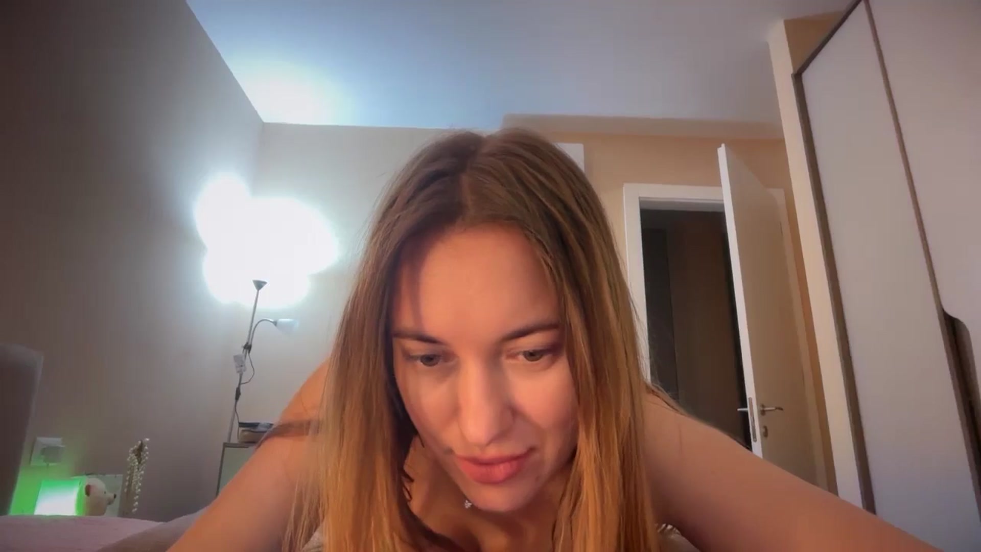 Gallery image thumbnail from SkySunFlower's myfreecams stream on, 01/25/2026, 21:48 image 17 of 20