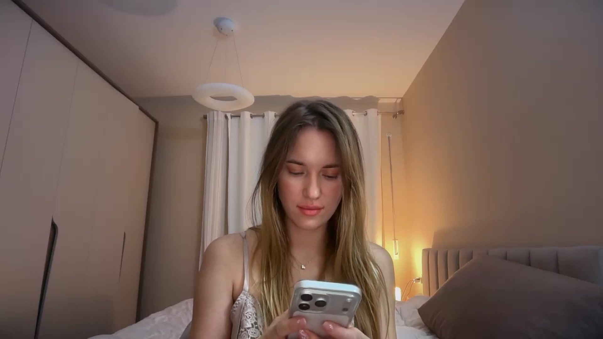 Gallery image thumbnail from SkySunFlower's myfreecams stream on, 01/29/2026, 24:59 image 20 of 20