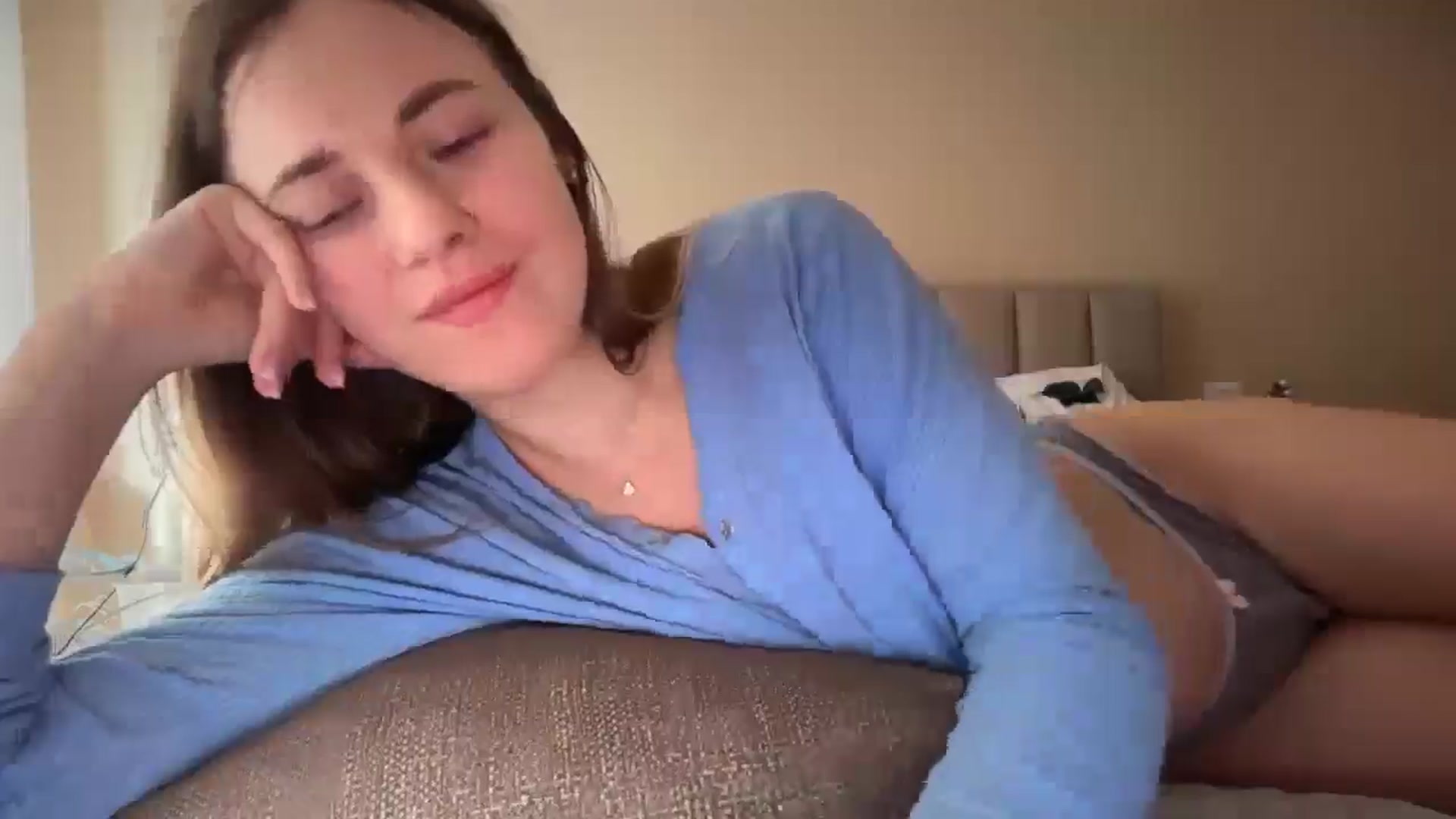 Gallery image thumbnail from SkySunFlower's myfreecams stream on, 03/03/2026, 15:03 image 17 of 20