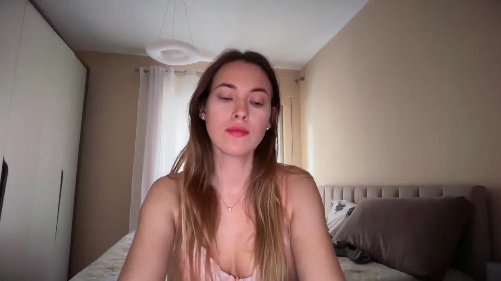 Gallery image thumbnail from SkySunFlower's myfreecams stream on, 03/13/2026, 15:40 image 17 of 20