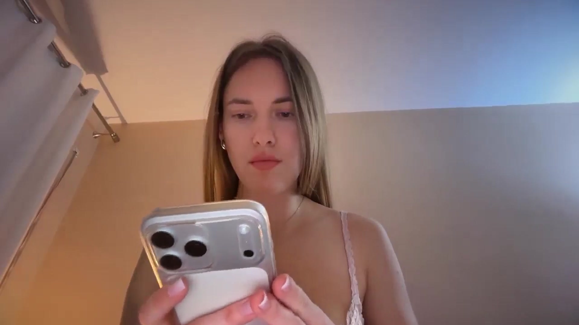 Gallery image thumbnail from SkySunFlower's myfreecams stream on, 03/14/2026, 22:02 image 3 of 20