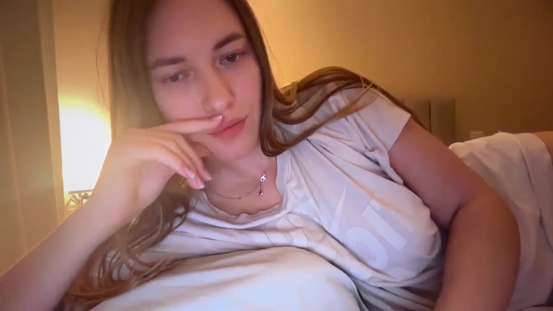 Gallery image thumbnail from SkySunFlower's myfreecams stream on, 03/17/2026, 07:15 image 12 of 20