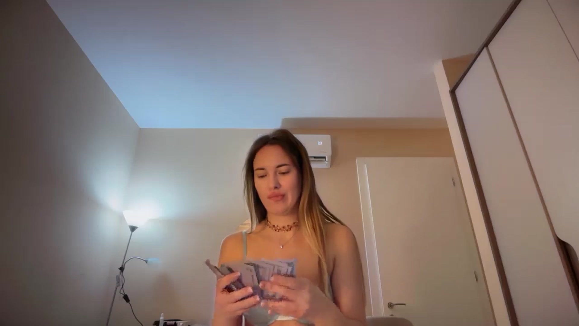 Gallery image thumbnail from SkySunFlower's myfreecams stream on, 03/25/2026, 04:37 image 15 of 20