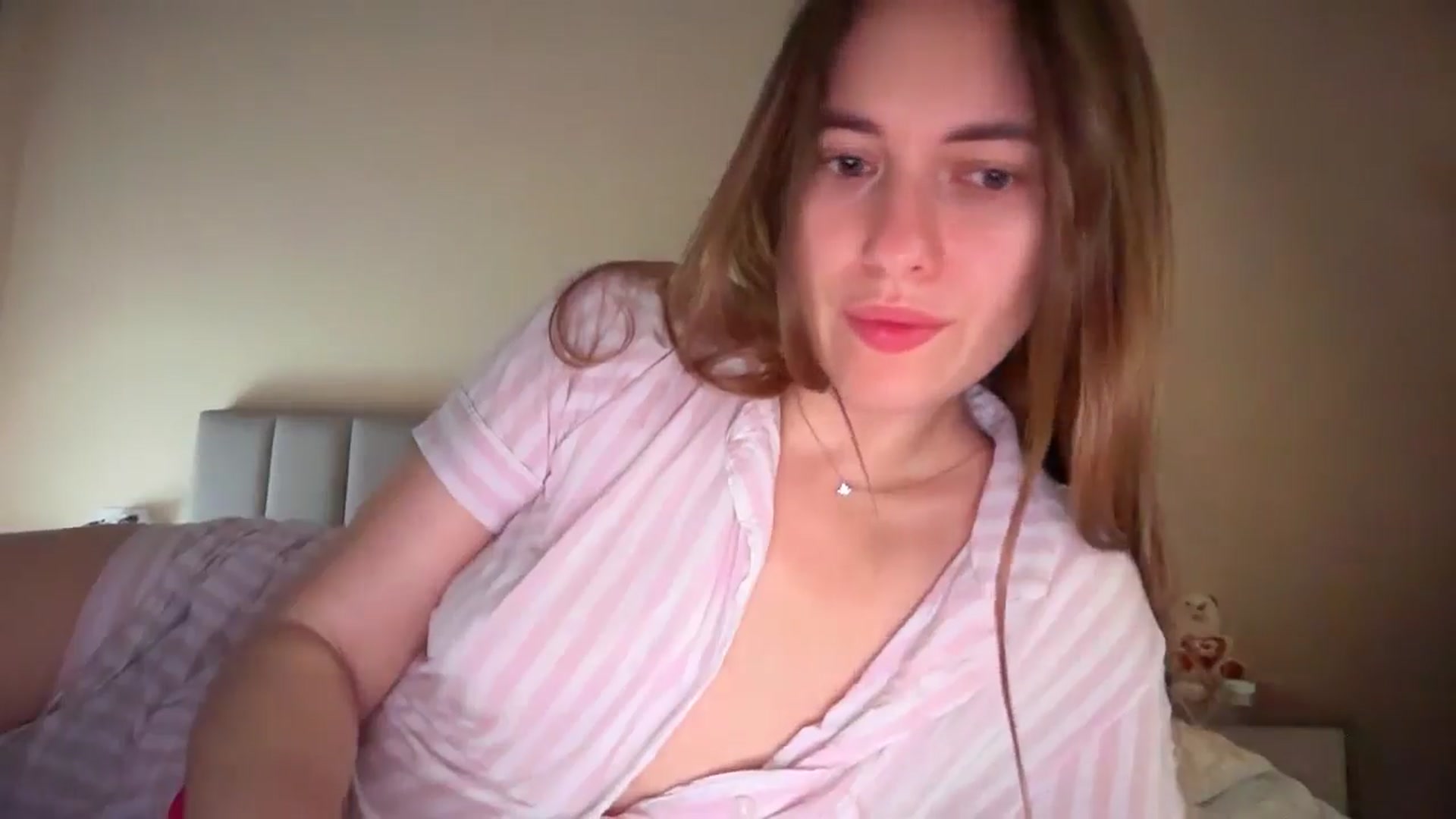 Gallery image thumbnail from SkySunFlower's myfreecams stream on, 03/26/2026, 13:30 image 12 of 20