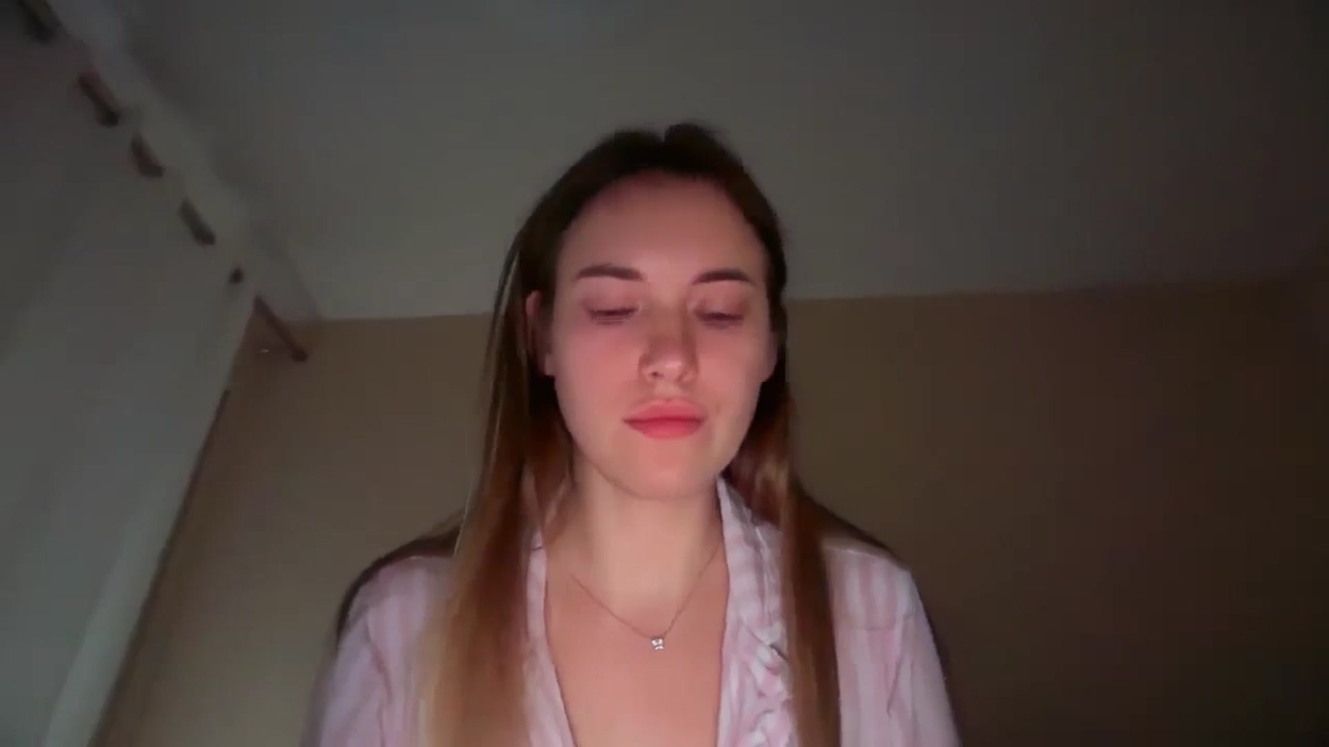 Gallery image thumbnail from SkySunFlower's myfreecams stream on, 03/26/2026, 14:14 image 16 of 20