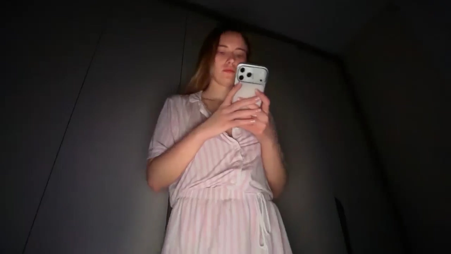Gallery image thumbnail from SkySunFlower's myfreecams stream on, 03/27/2026, 16:03 image 18 of 20
