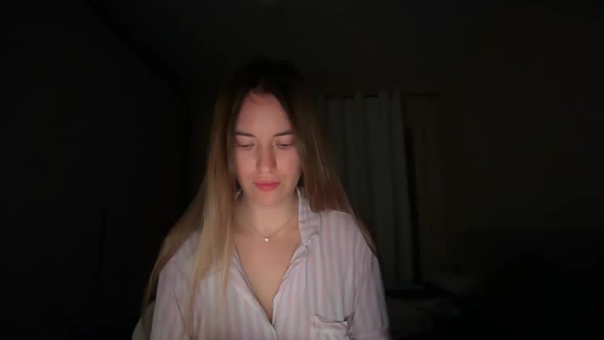 Gallery image thumbnail from SkySunFlower's myfreecams stream on, 03/27/2026, 16:03 image 10 of 20