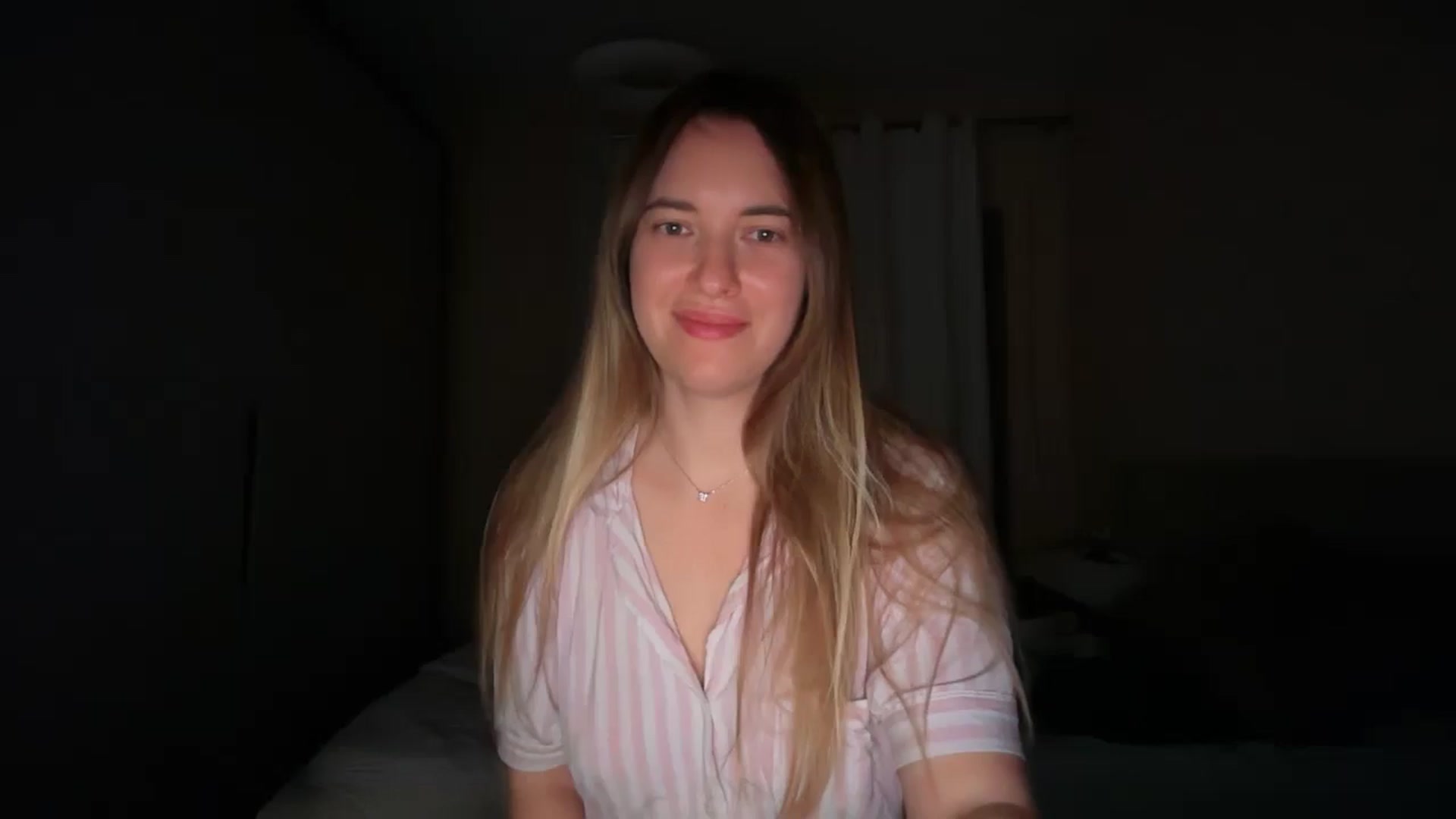 Gallery image thumbnail from SkySunFlower's myfreecams stream on, 03/27/2026, 16:03 image 11 of 20