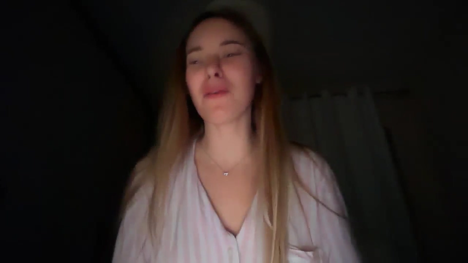 Gallery image thumbnail from SkySunFlower's myfreecams stream on, 03/27/2026, 16:03 image 8 of 20