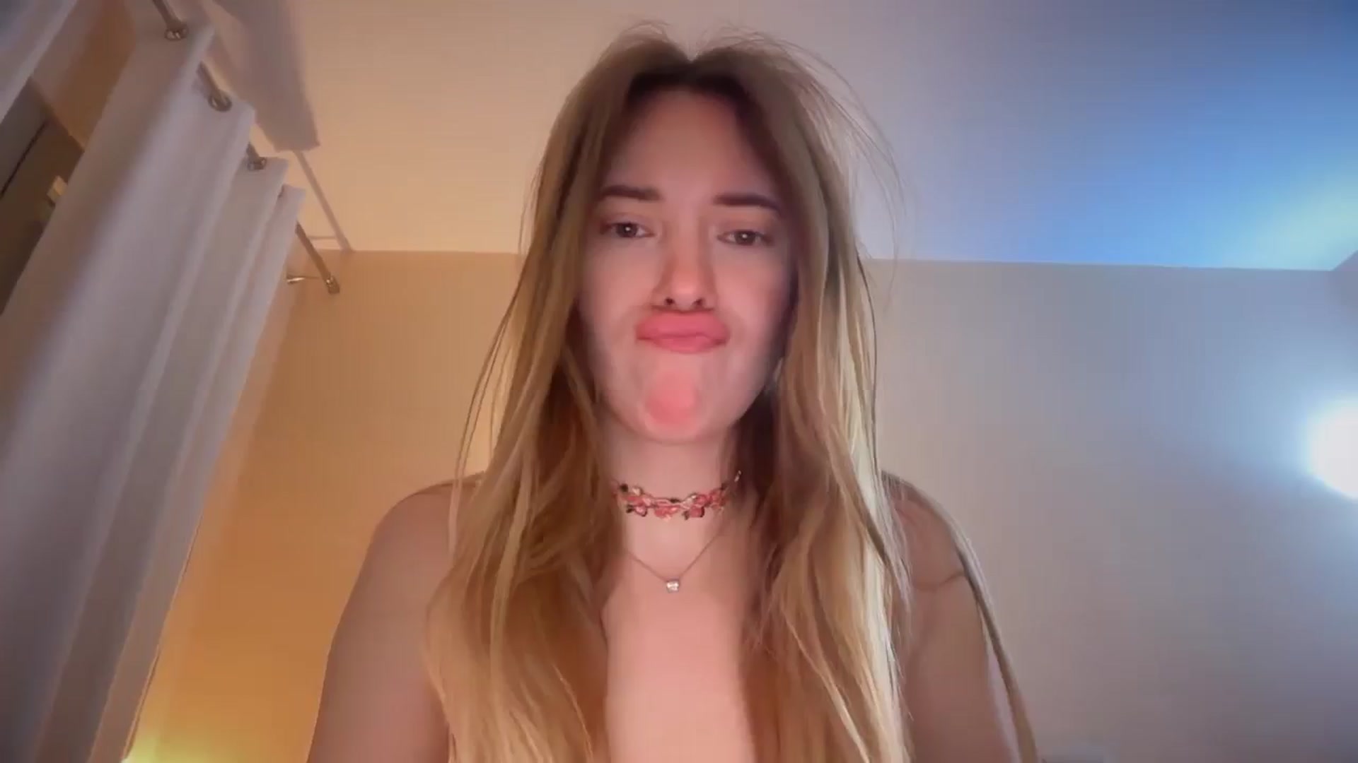 Gallery image thumbnail from SkySunFlower's myfreecams stream on, 03/30/2026, 03:16 image 1 of 20