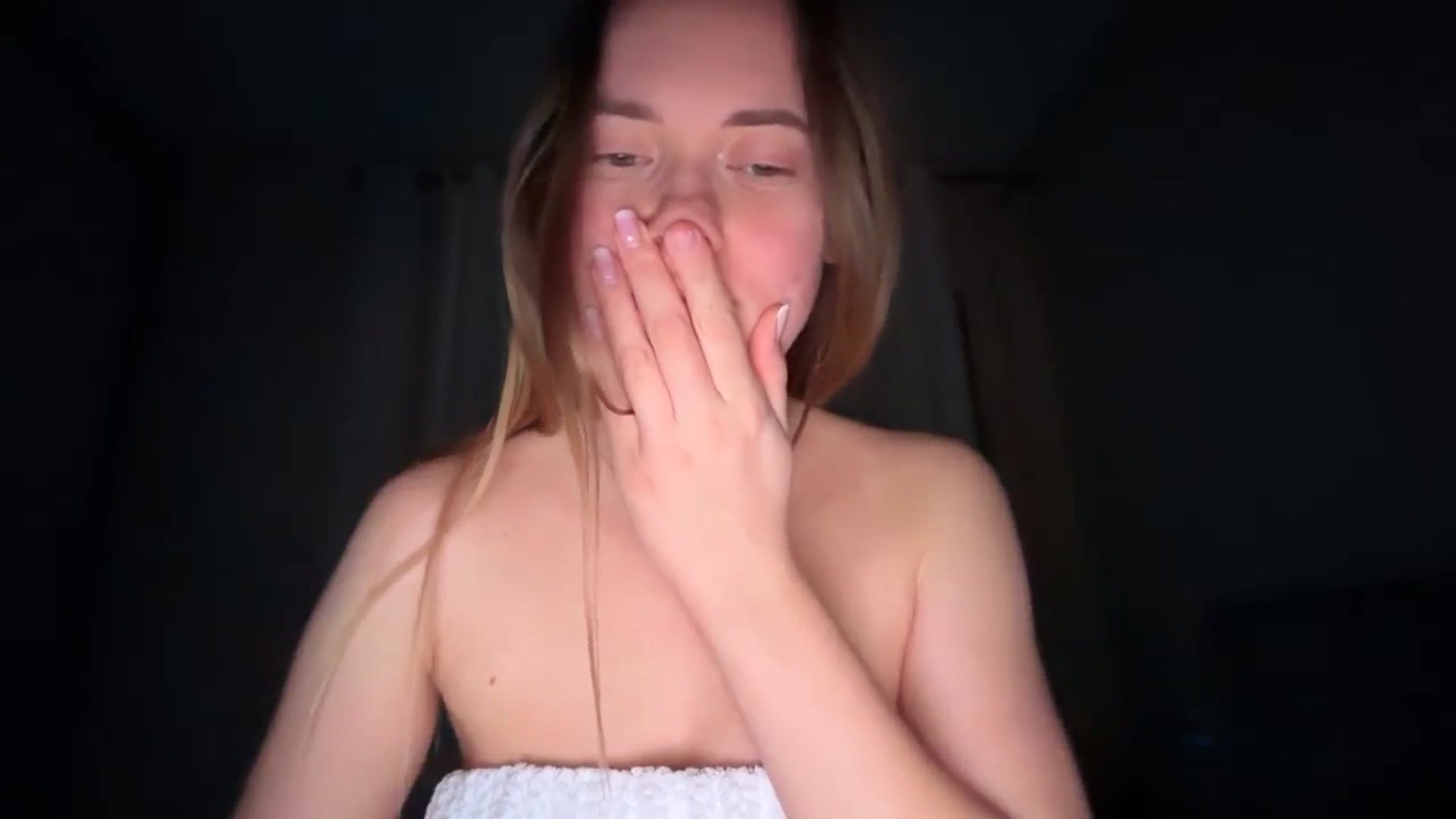 Gallery image thumbnail from SkySunFlower's myfreecams stream on, 04/06/2026, 21:46 image 5 of 20