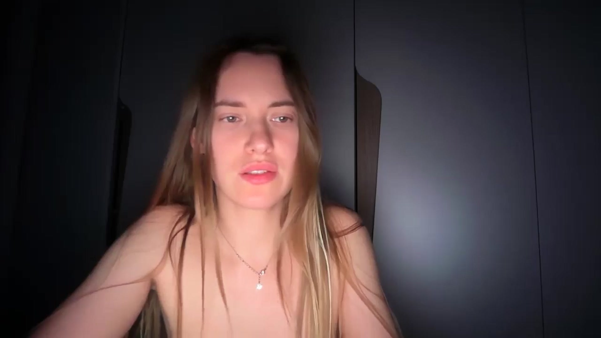 Gallery image thumbnail from SkySunFlower's myfreecams stream on, 04/06/2026, 23:18 image 15 of 20