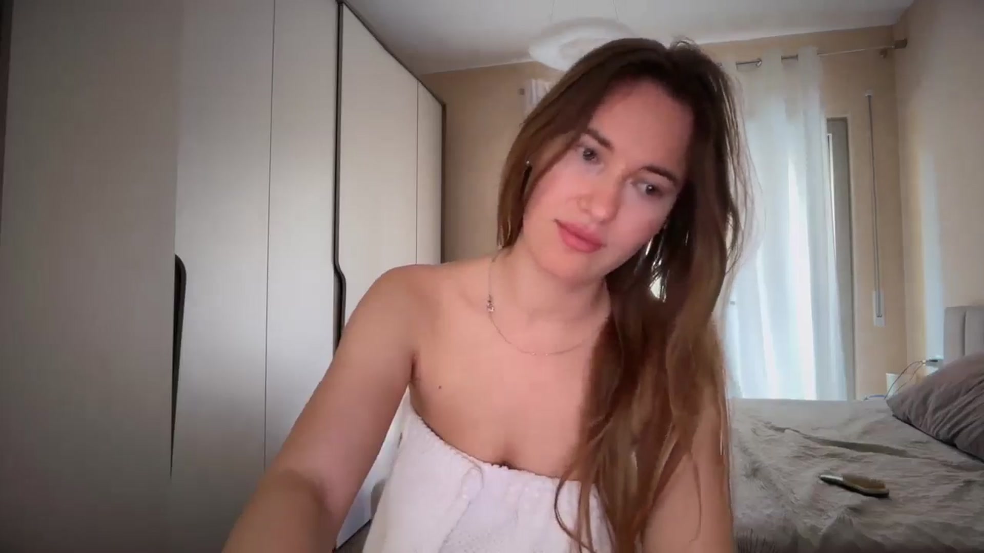 Gallery image thumbnail from SkySunFlower's myfreecams stream on, 04/07/2026, 15:09 image 5 of 20