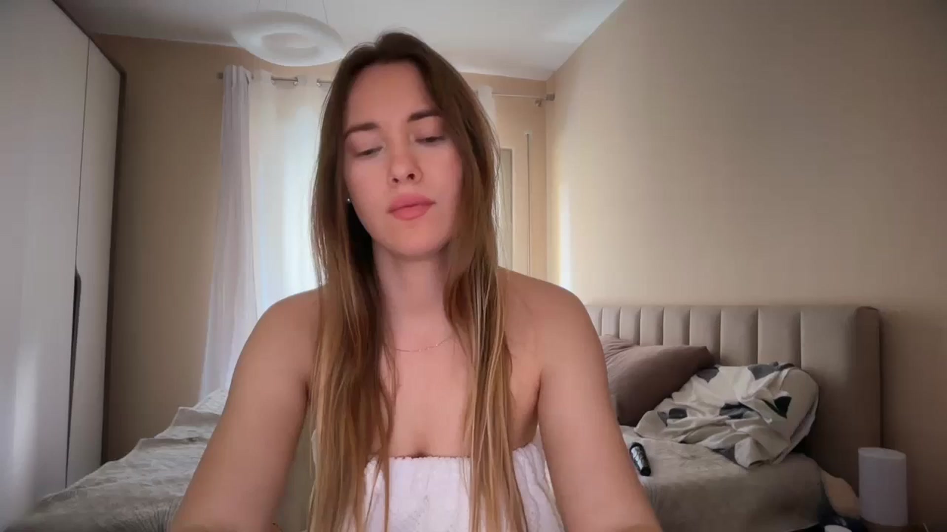 Gallery image thumbnail from SkySunFlower's myfreecams stream on, 04/07/2026, 15:09 image 2 of 20