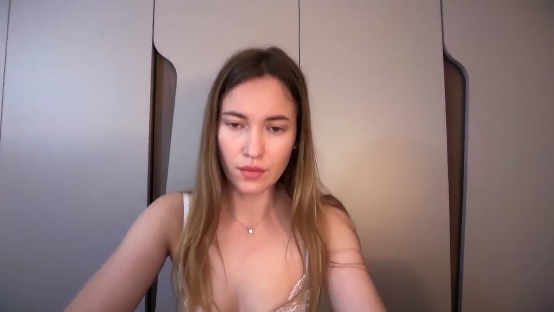 Gallery image thumbnail from SkySunFlower's myfreecams stream on, 04/13/2026, 01:29 image 9 of 20