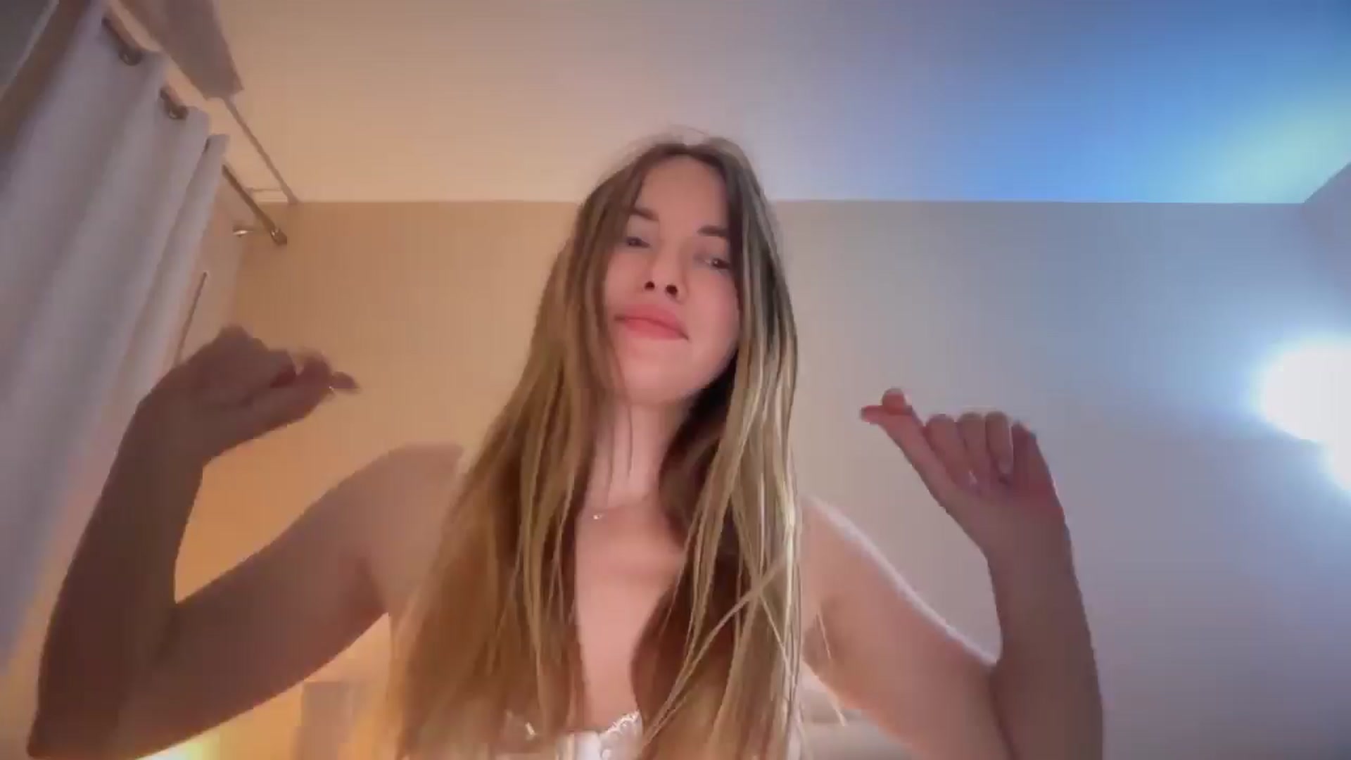 Gallery image thumbnail from SkySunFlower's myfreecams stream on, 04/19/2026, 03:20 image 9 of 20