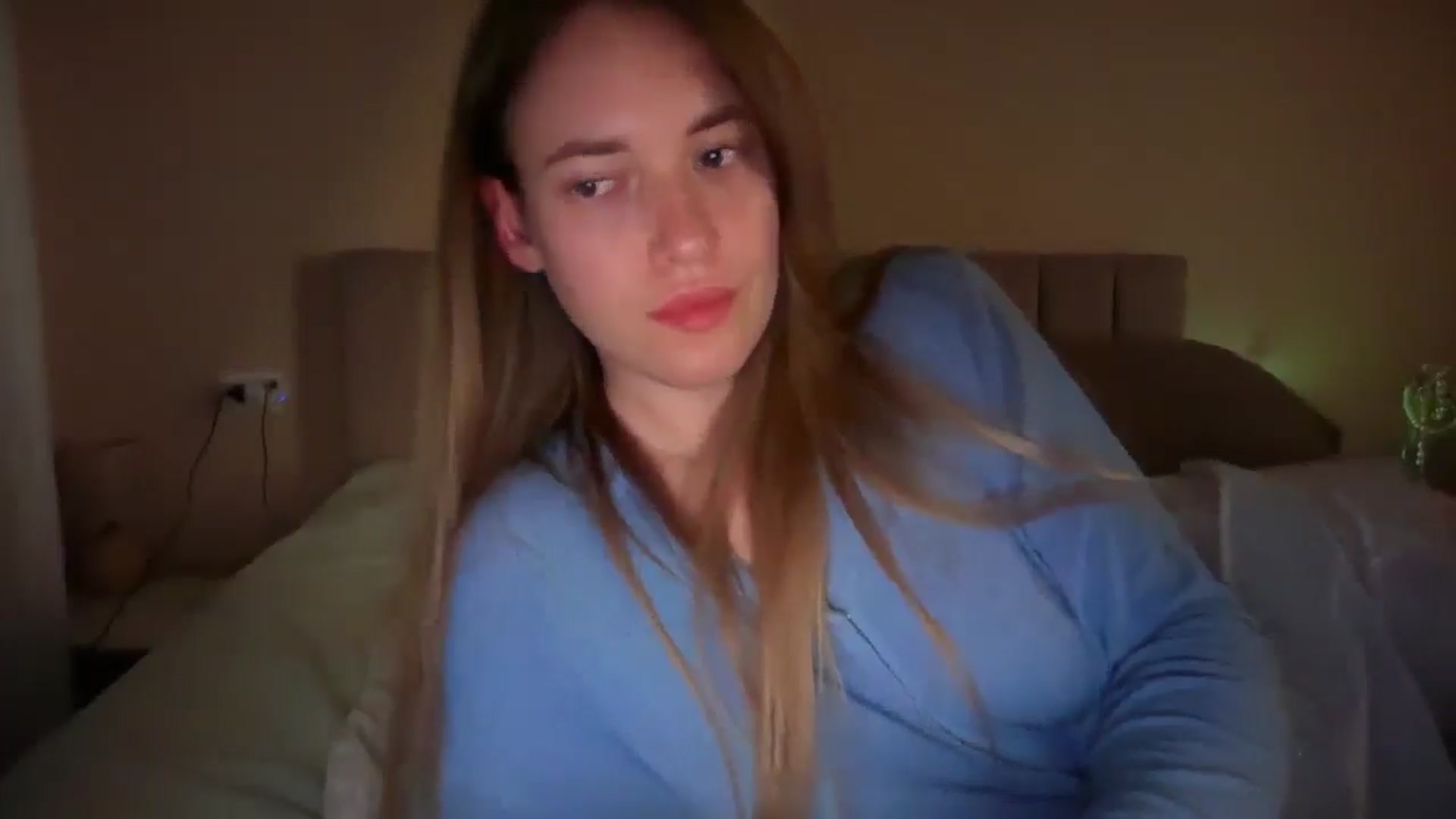 Gallery image thumbnail from SkySunFlower's myfreecams stream on, 04/19/2026, 09:49 image 5 of 20