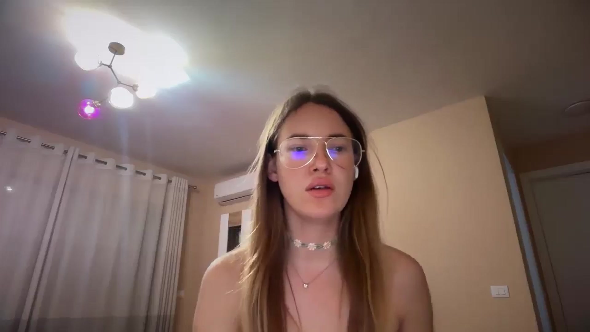 Gallery image thumbnail from SkySunFlower's myfreecams stream on, 04/19/2026, 22:31 image 10 of 20