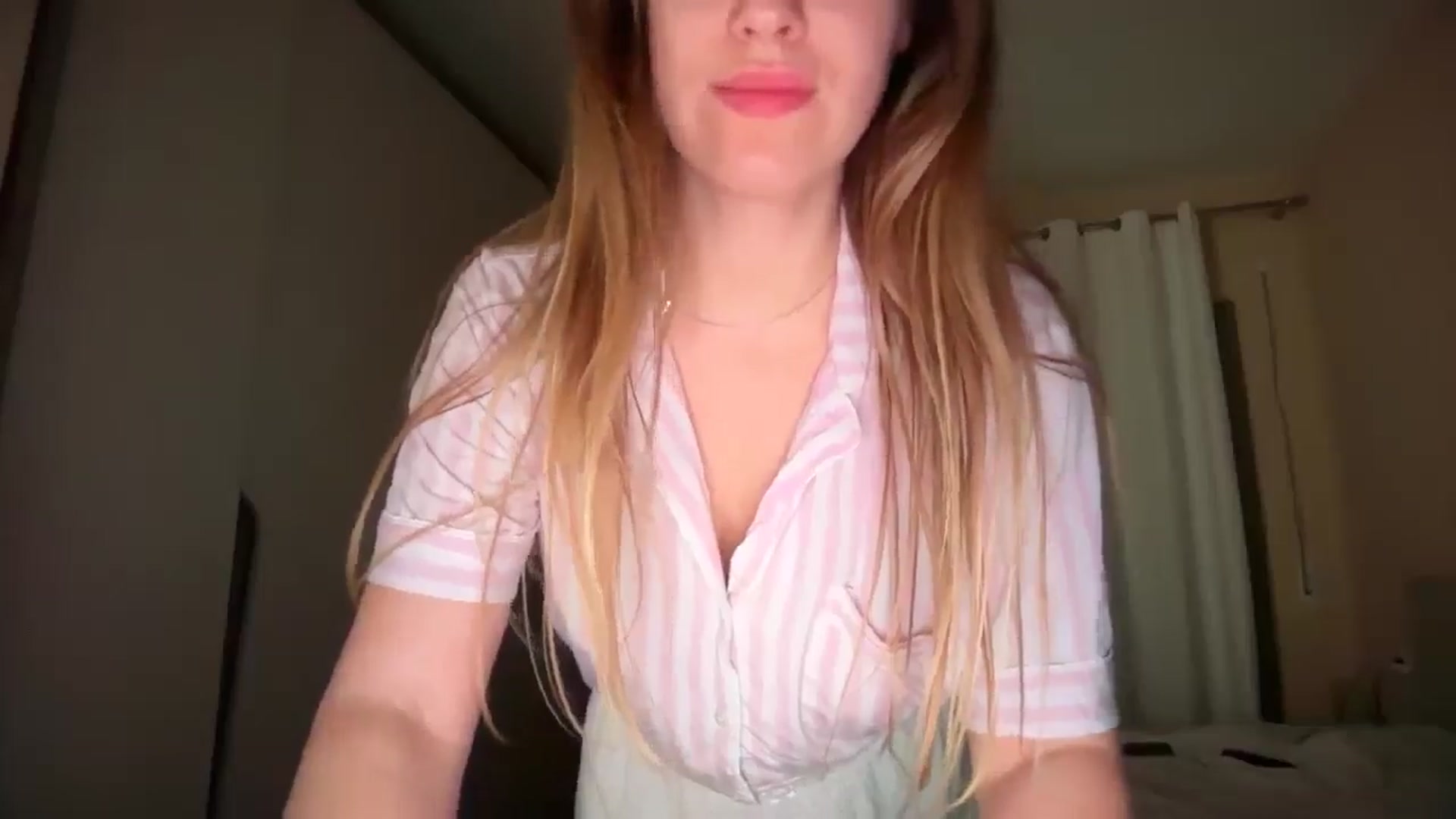 Gallery image thumbnail from SkySunFlower's myfreecams stream on, 04/20/2026, 08:23 image 19 of 20