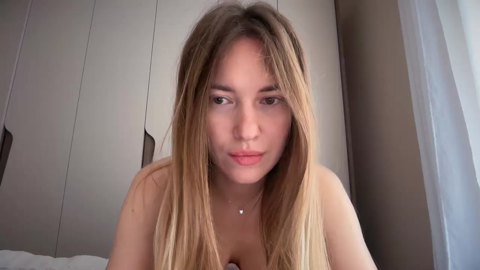 Gallery image thumbnail from SkySunFlower's myfreecams stream on, 04/28/2026, 09:25 image 17 of 20