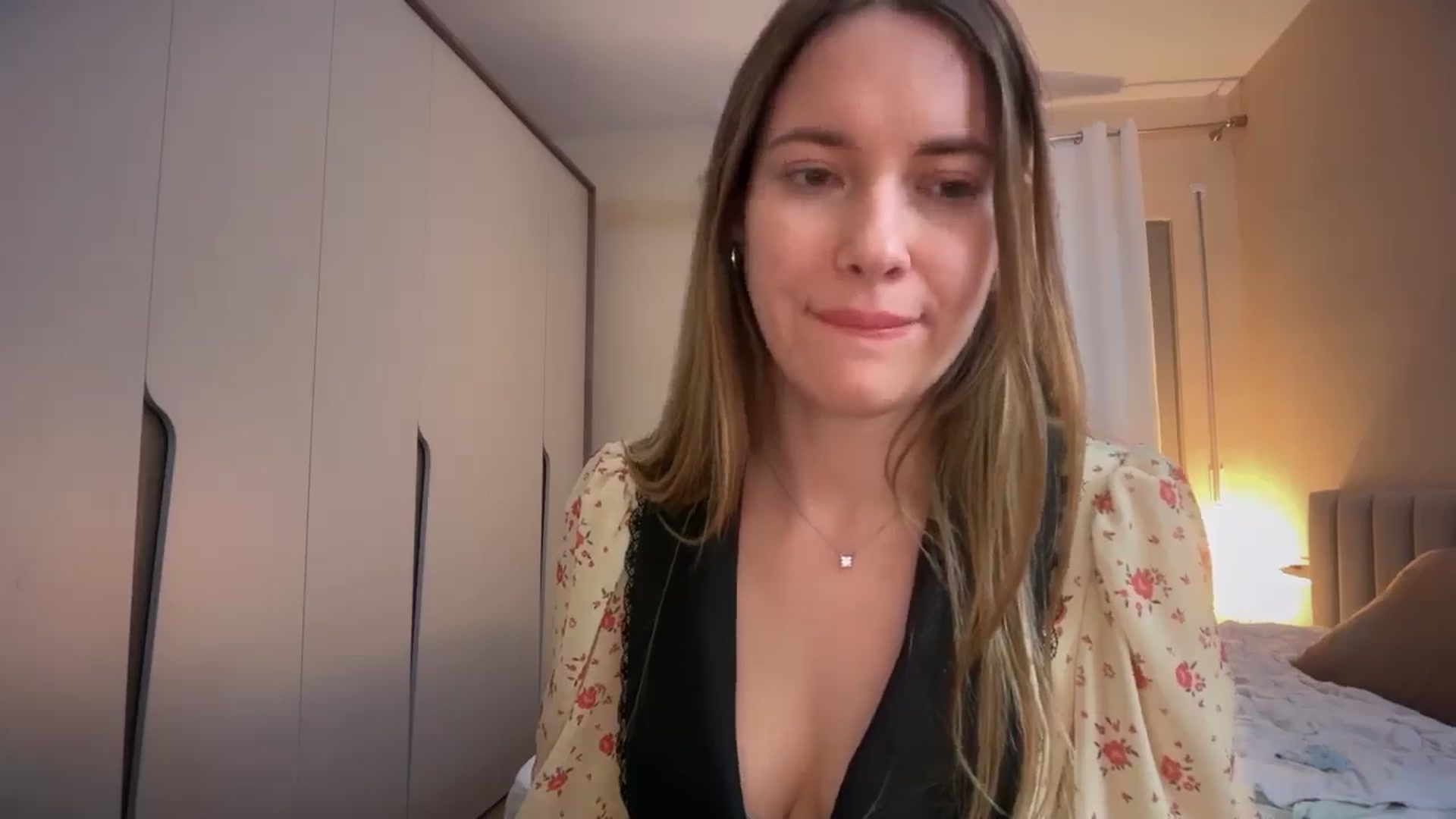 Gallery image thumbnail from SkySunFlower's myfreecams stream on, 04/30/2026, 04:17 image 13 of 20