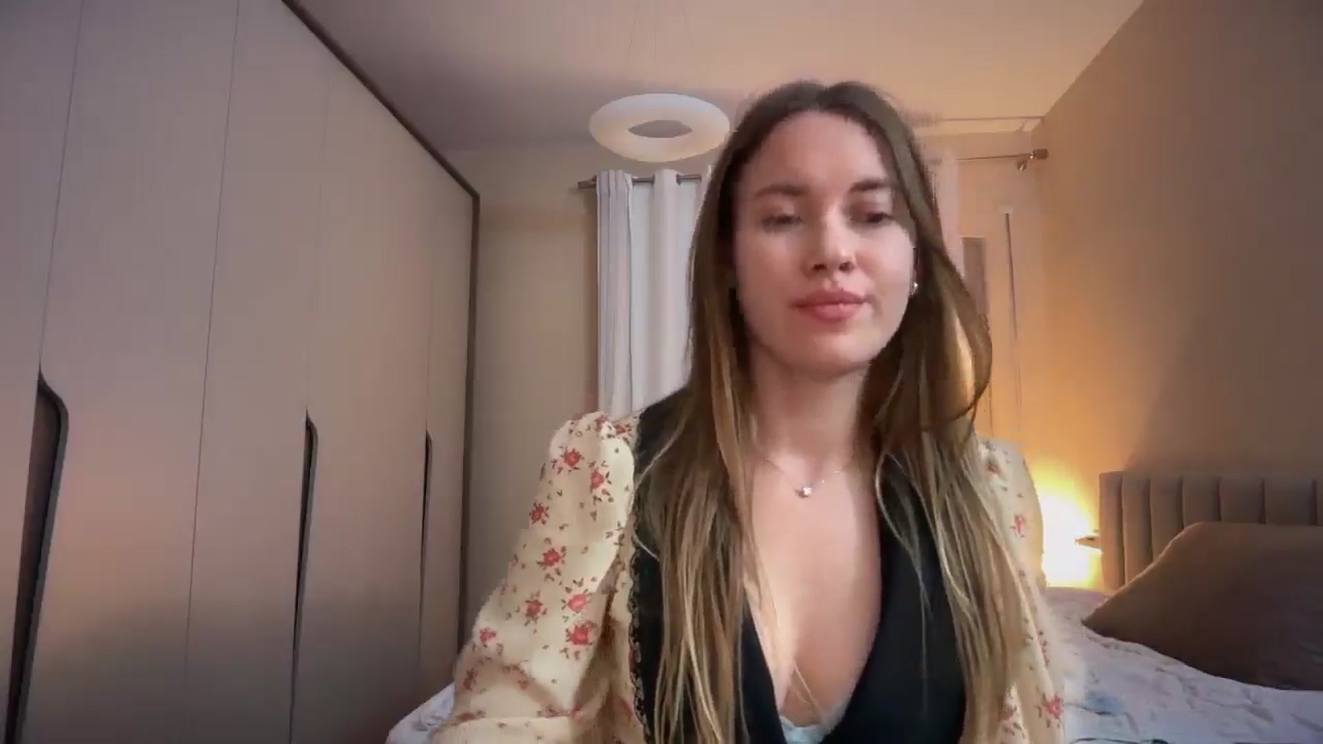 Gallery image thumbnail from SkySunFlower's myfreecams stream on, 04/30/2026, 04:17 image 4 of 20