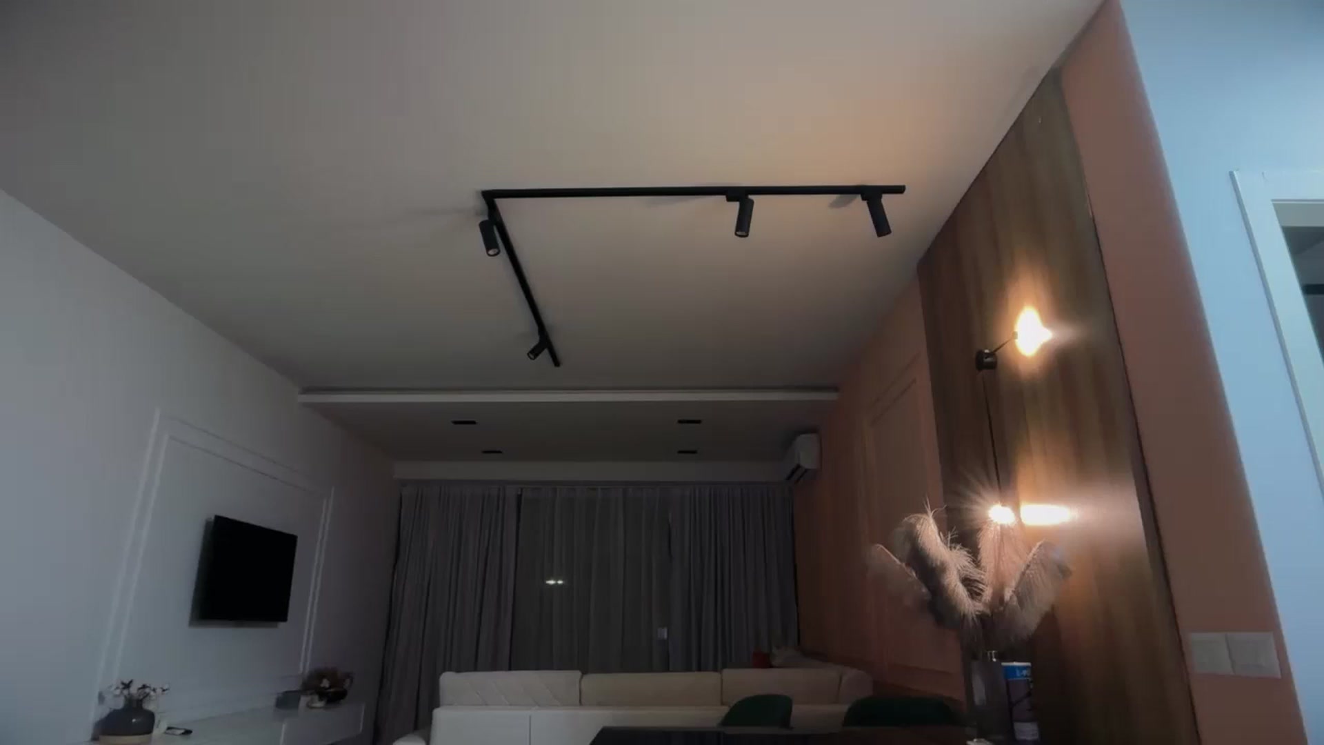 Gallery image thumbnail from SkySunFlower's myfreecams stream on, 05/02/2026, 23:00 image 17 of 20