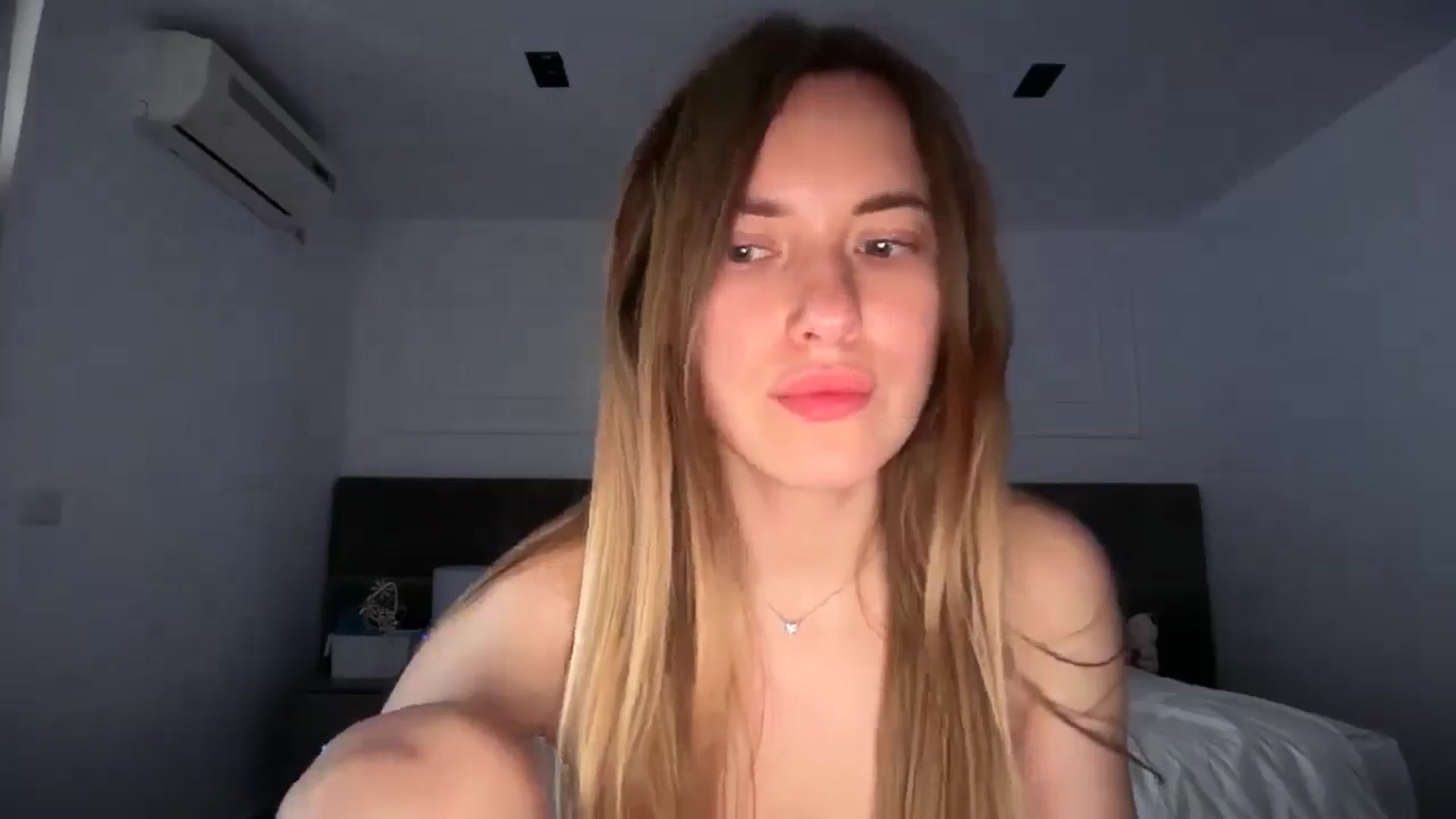 Gallery image thumbnail from SkySunFlower's myfreecams stream on, 05/04/2026, 13:34 image 3 of 20