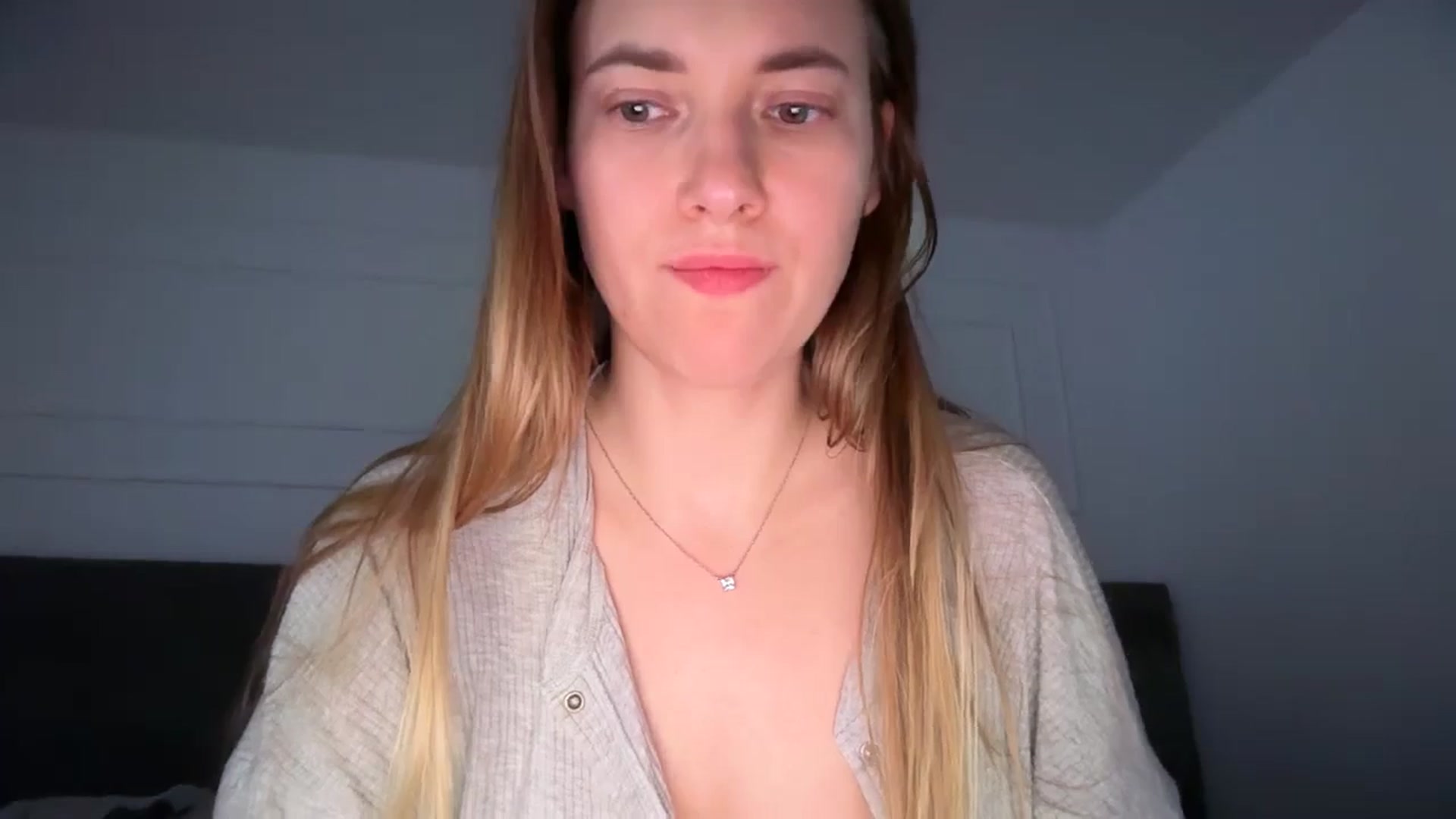 Gallery image thumbnail from SkySunFlower's myfreecams stream on, 05/04/2026, 13:55 image 8 of 20