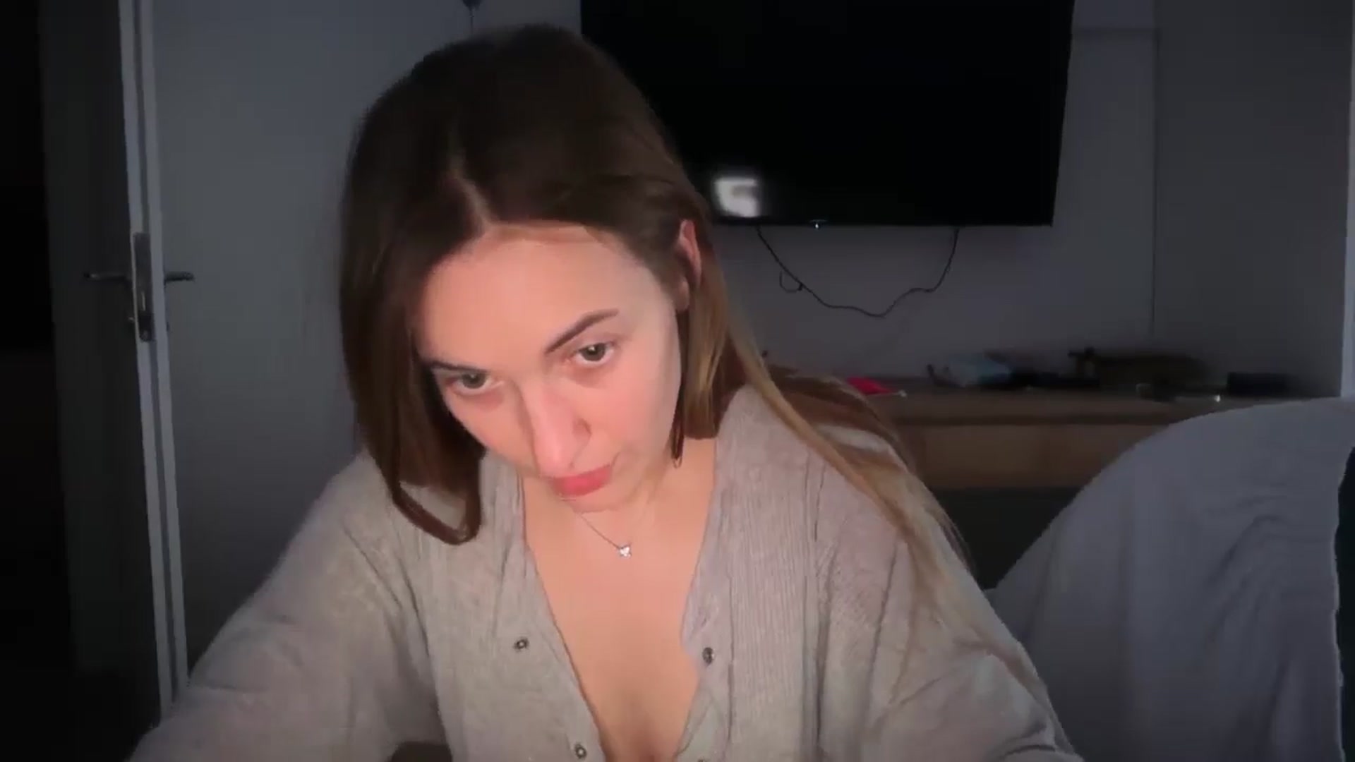 Gallery image thumbnail from SkySunFlower's myfreecams stream on, 05/04/2026, 13:55 image 2 of 20