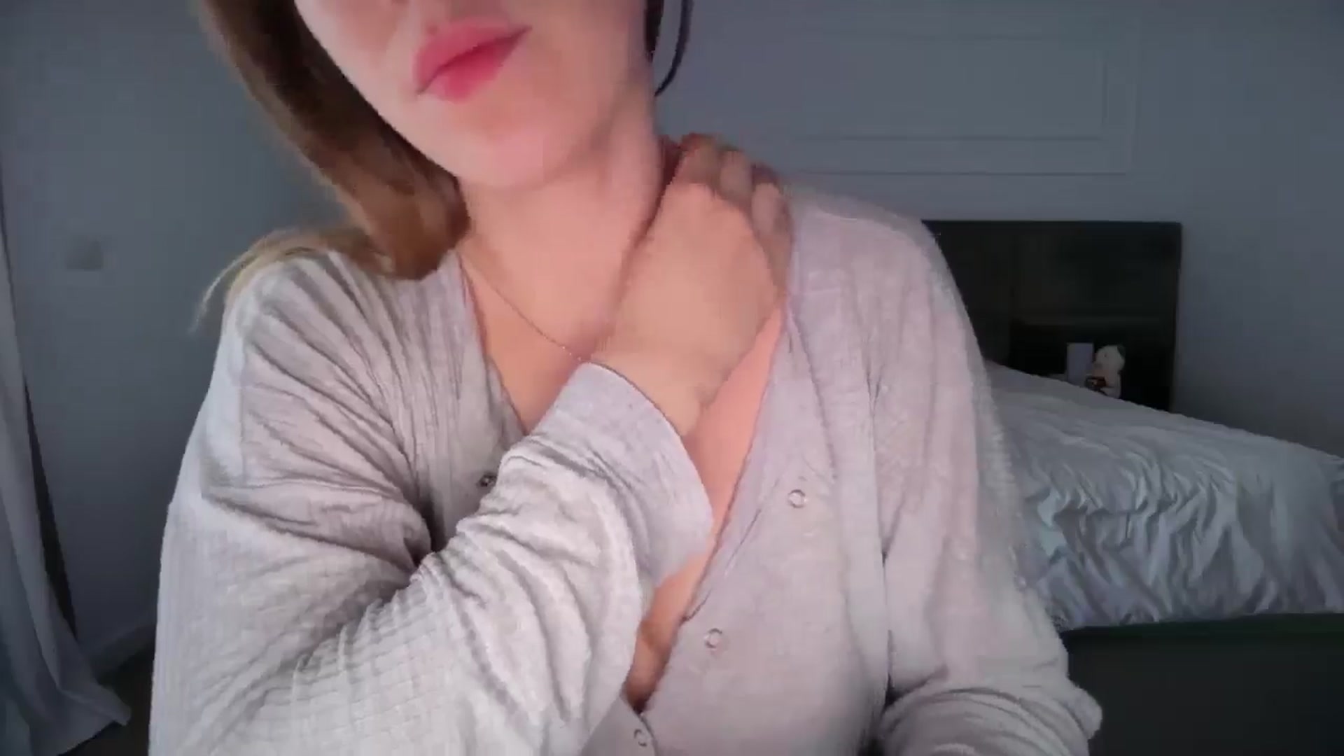 Gallery image thumbnail from SkySunFlower's myfreecams stream on, 05/04/2026, 13:55 image 17 of 20