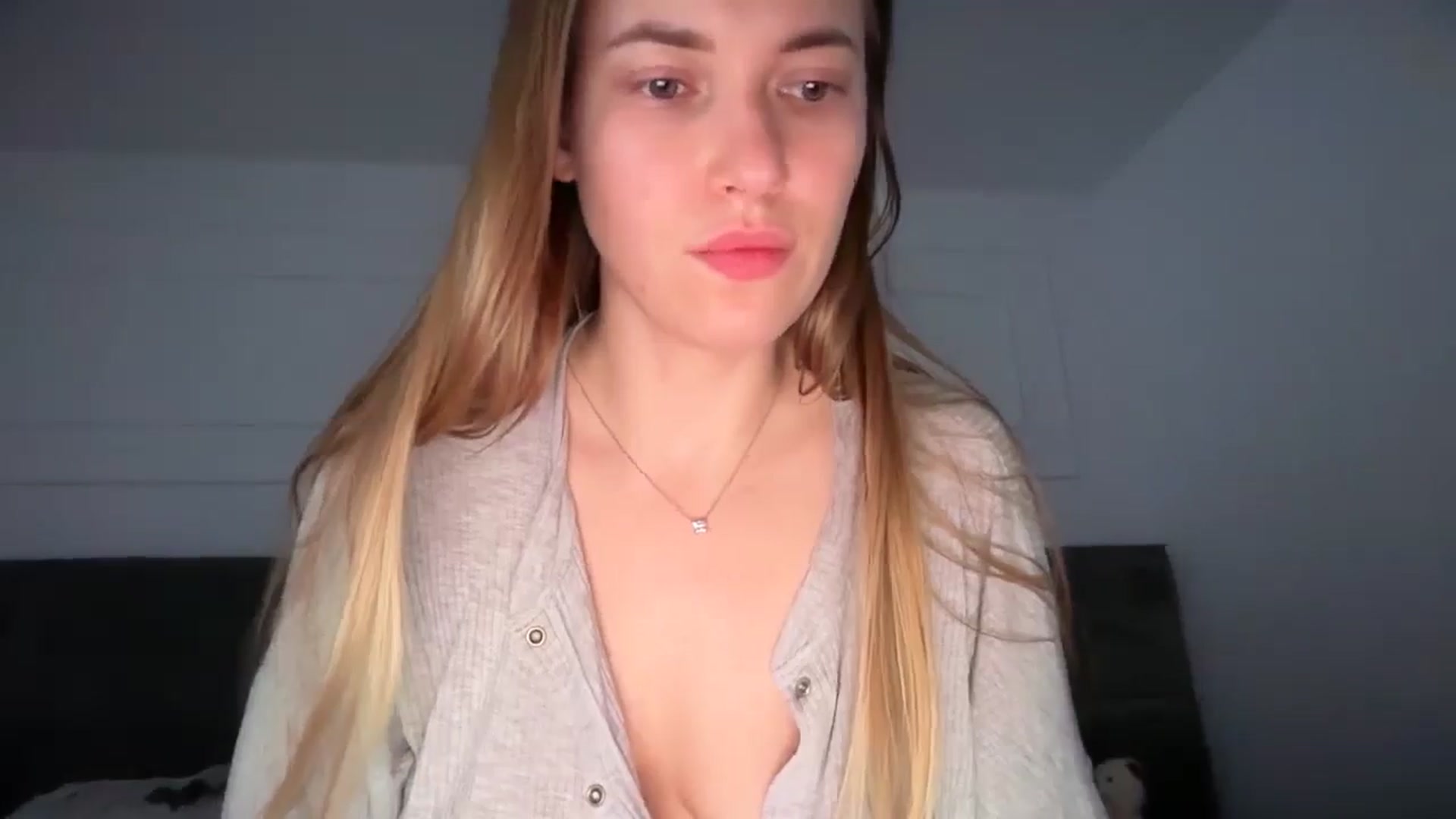 Gallery image thumbnail from SkySunFlower's myfreecams stream on, 05/04/2026, 13:55 image 6 of 20