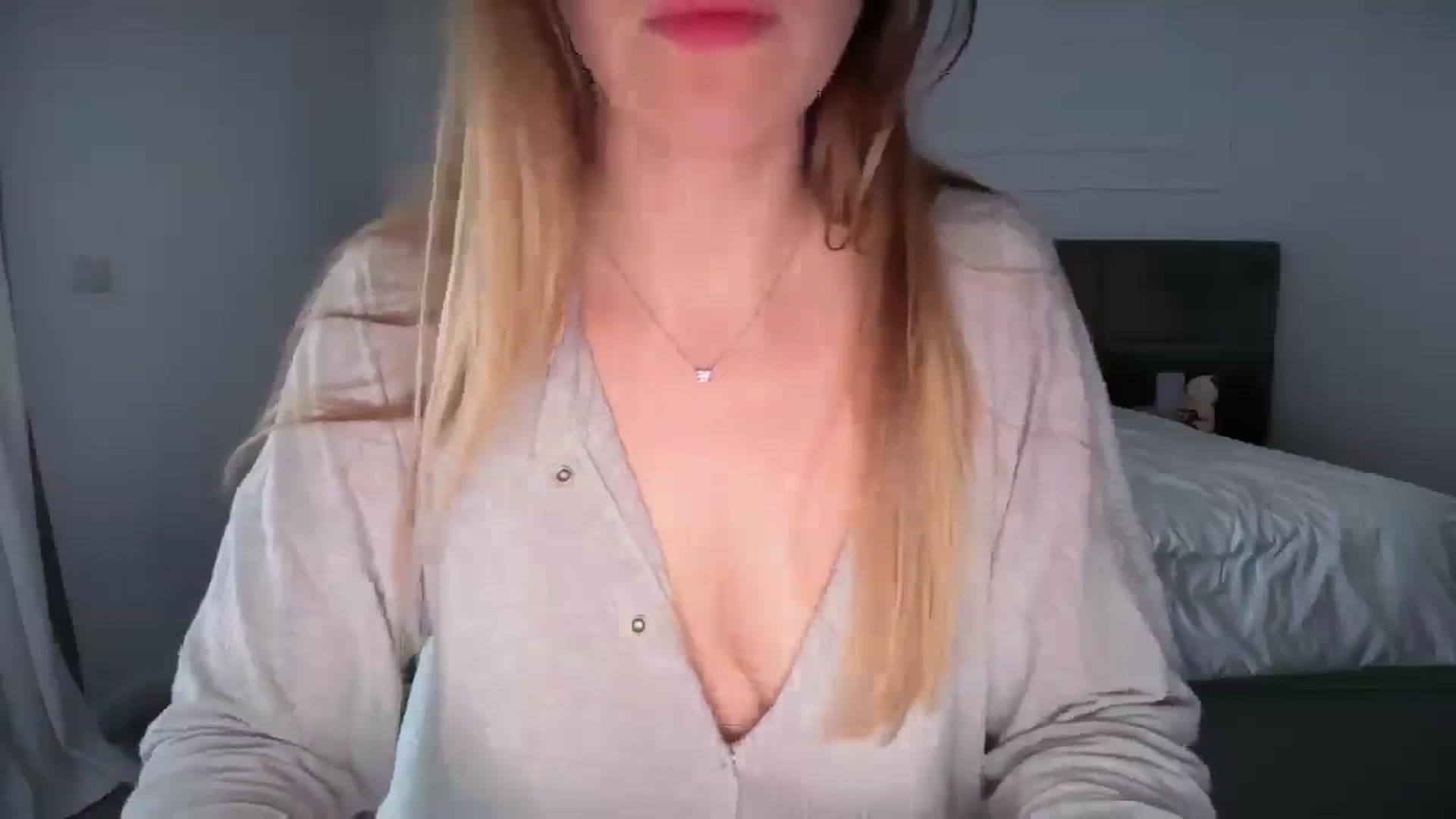Gallery image thumbnail from SkySunFlower's myfreecams stream on, 05/04/2026, 13:55 image 14 of 20