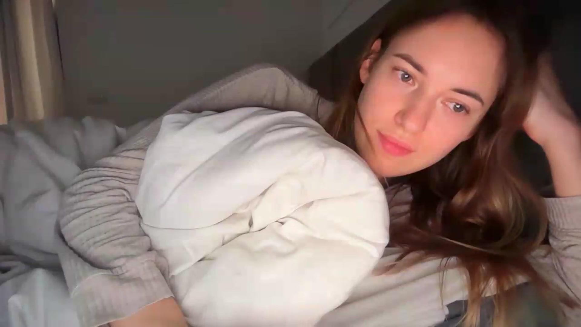 Gallery image thumbnail from SkySunFlower's myfreecams stream on, 05/10/2026, 10:26 image 14 of 20